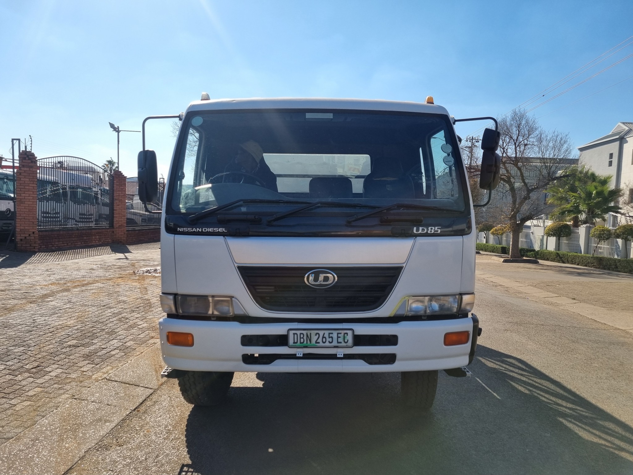 2003 UD85 8TON HIGH SIDES SIDE TIPPER - Image 2