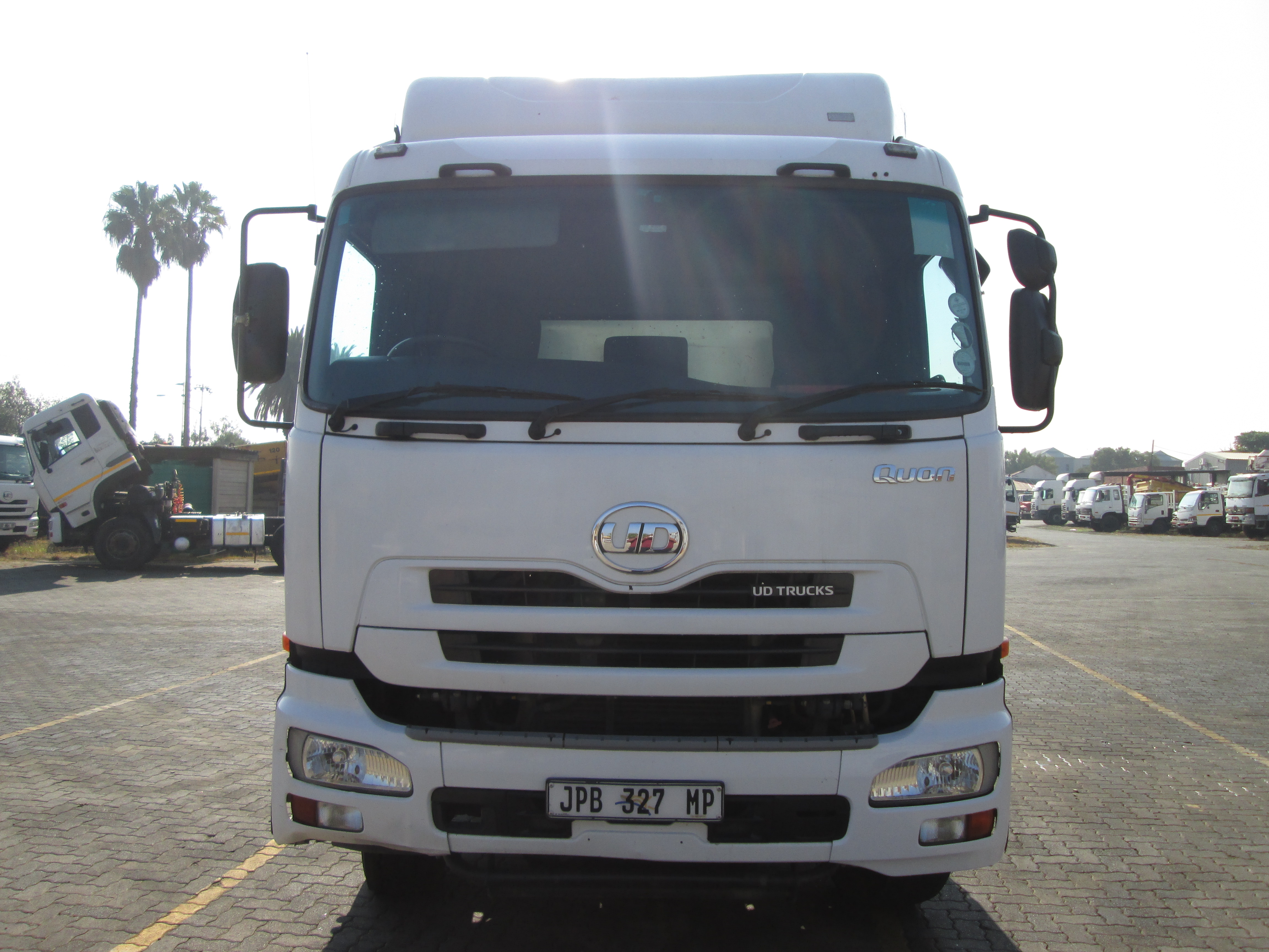 2018 UD QUON GW26-450 TRUCK TRACTOR 313060KM - Image 2