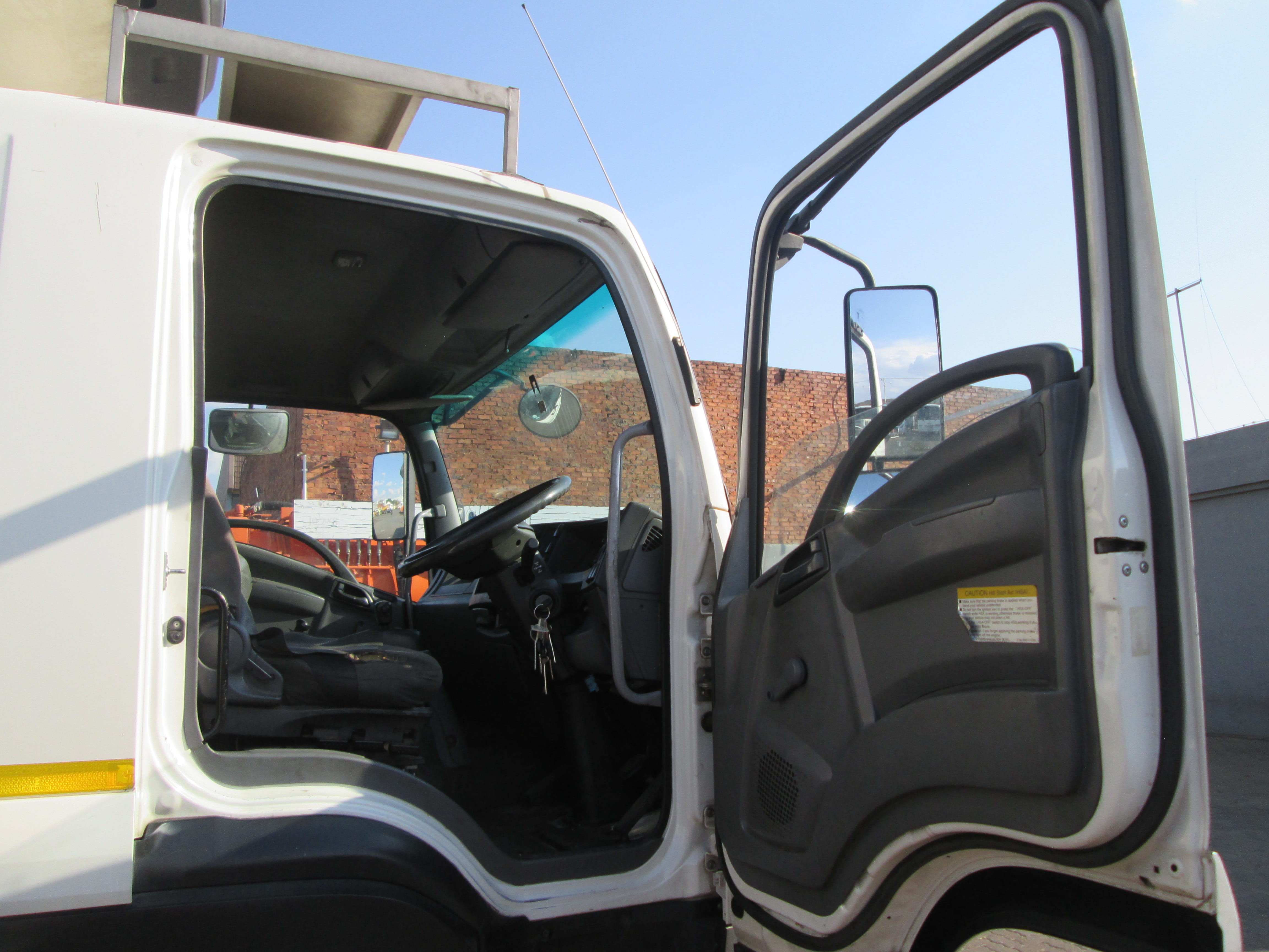2018 ISUZU FTR850 AMT 8TON TRUCK WITH FRIDGE BODY CARRIER SUPRA 550 UNIT - 305632KM - Image 10