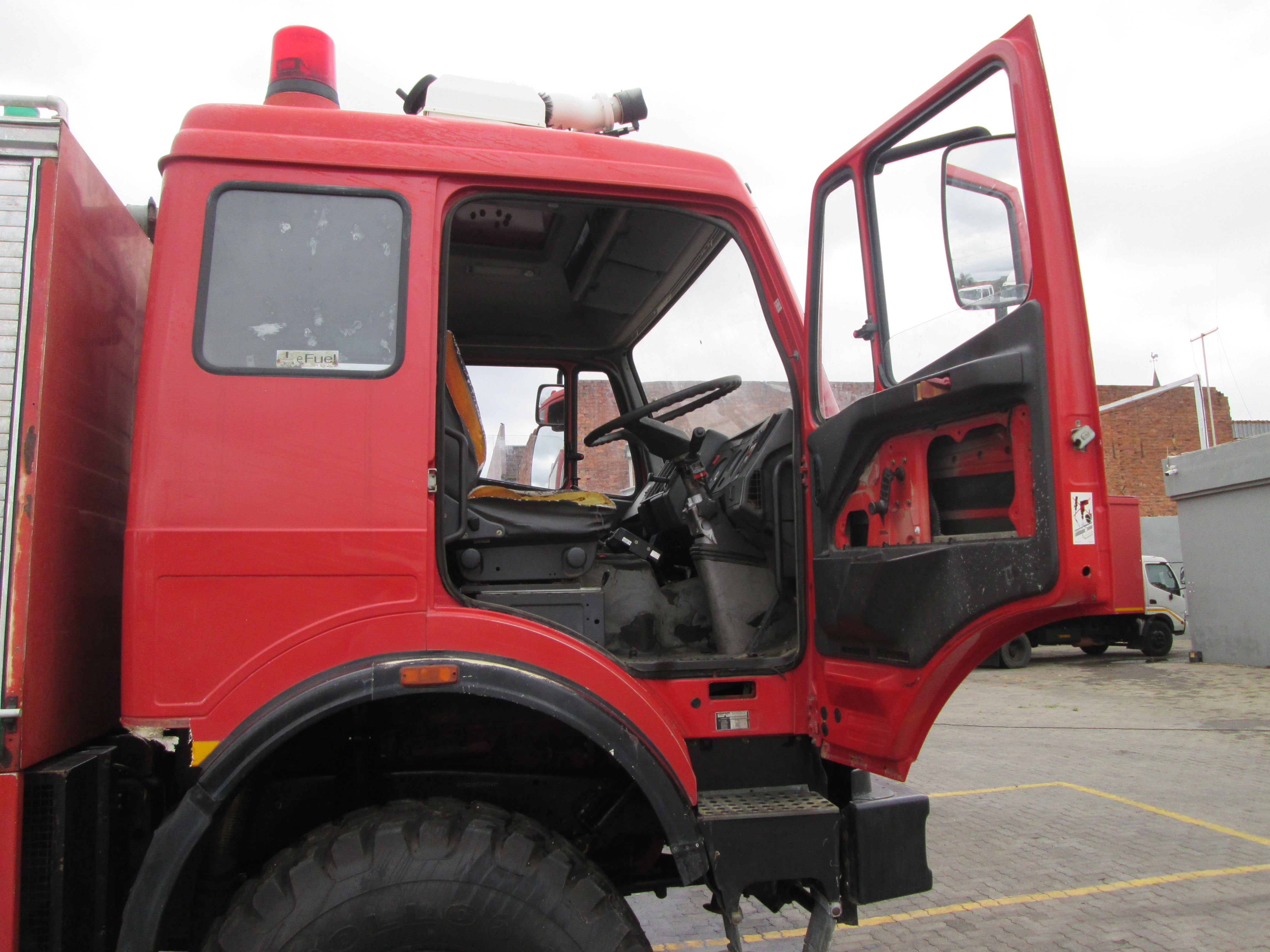 2014 MERCEDES BENZ 2635 ACTROS FIRETRUCK 045317KM - Image 12