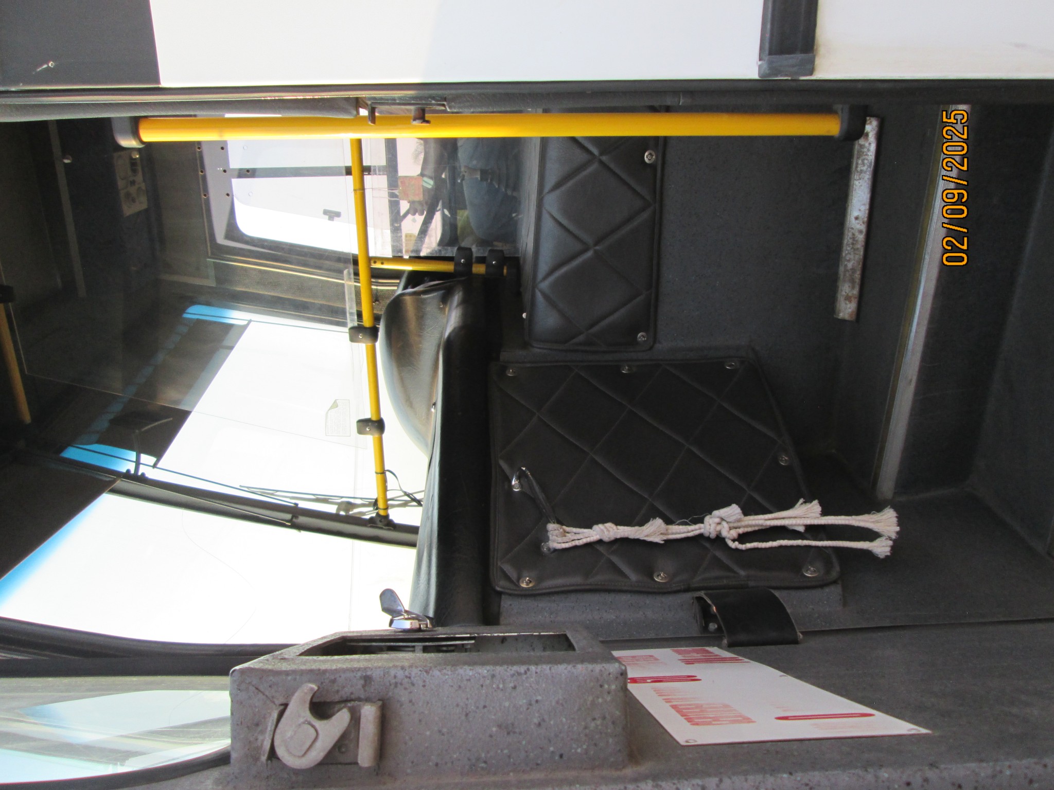 2009 MERCEDES BENZ 1730 60-SEATER BUS - Image 12