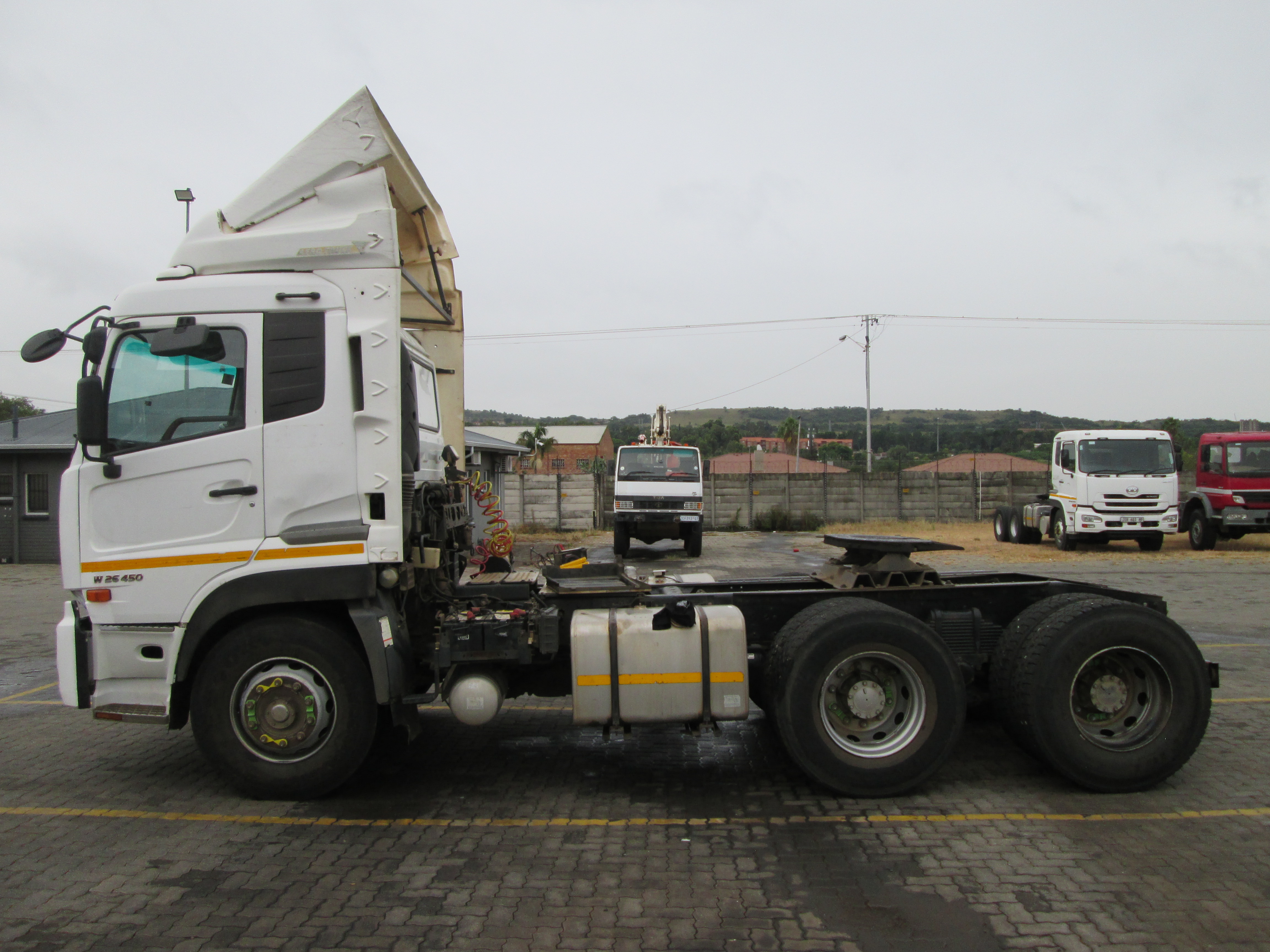 2018 UD QUON GW26-450 TRUCK TRACTOR 265596KM - Image 4
