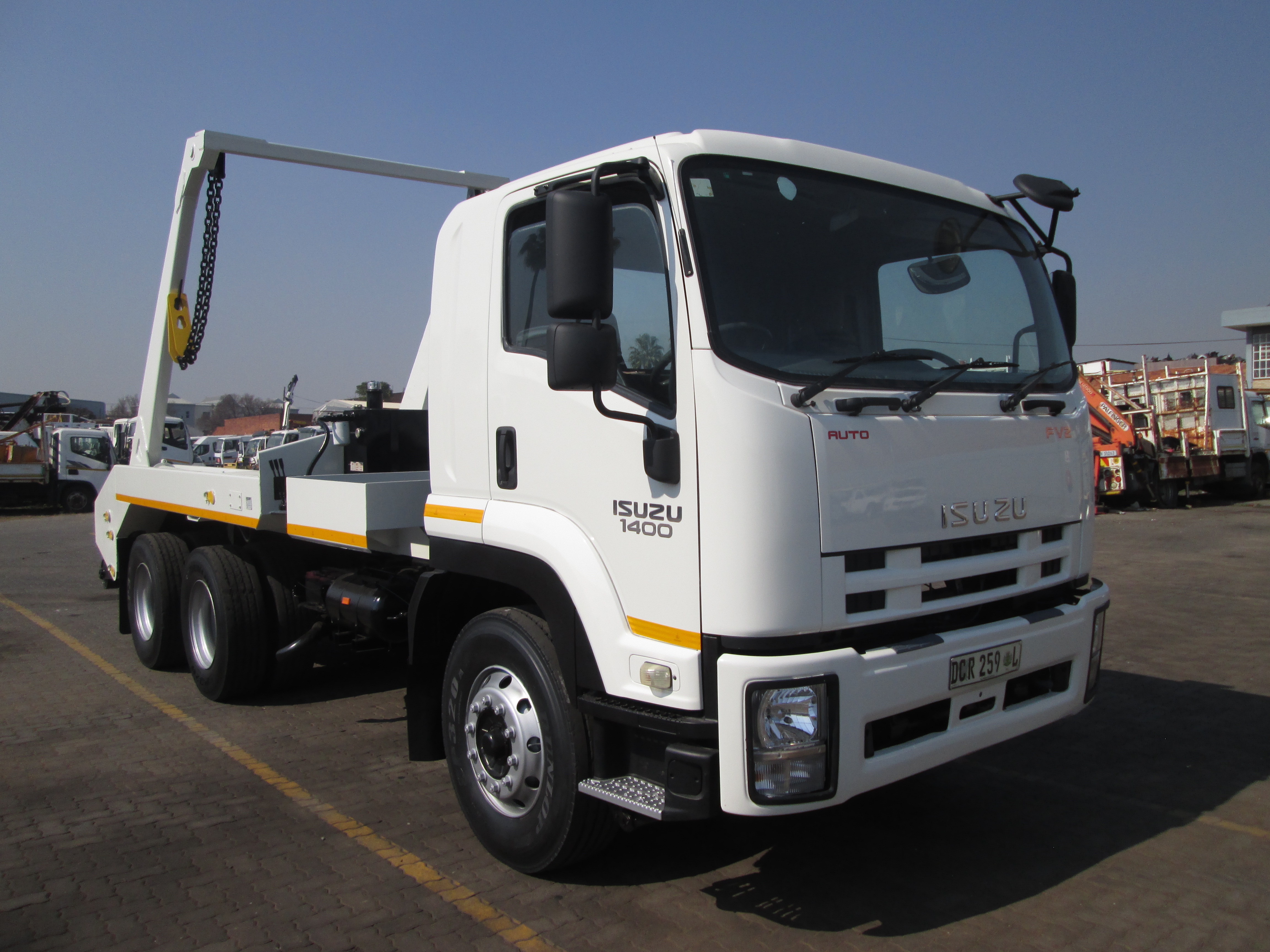 2014 ISUZU FVZ1400 16TON SKIPLOADER 152858KM