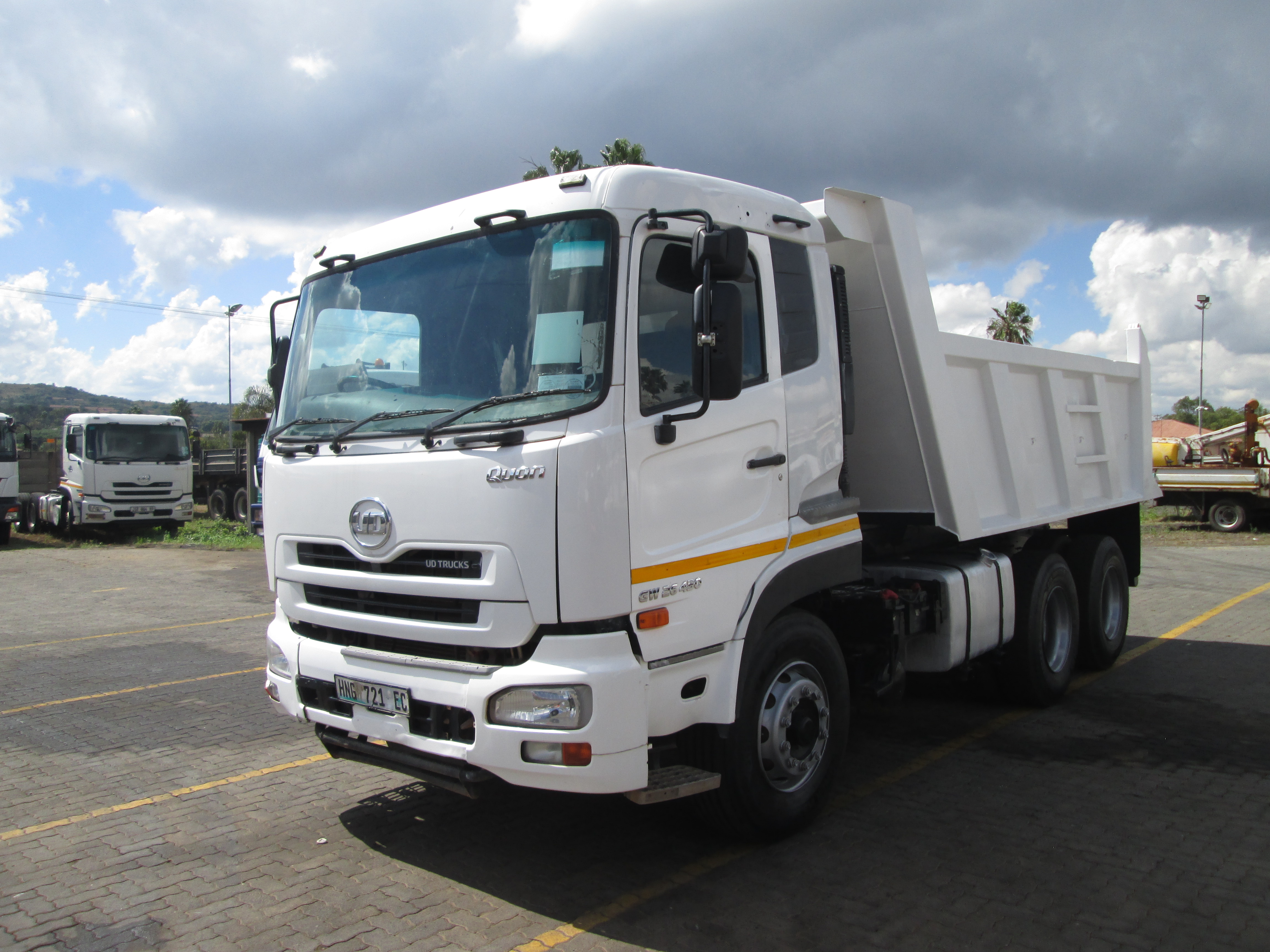 2015 UD QUON GW26-450 10CUBE TIPPER - 125727KM - Image 3