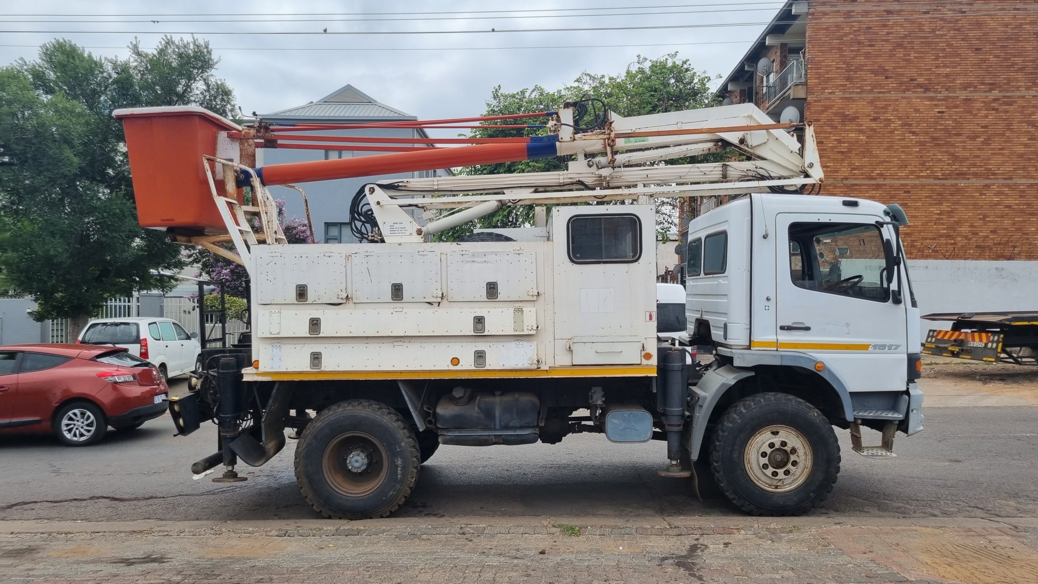 2002 MERCEDES BENZ1517 4x4 12M REACH LIVE LINE TRUCK - Image 9