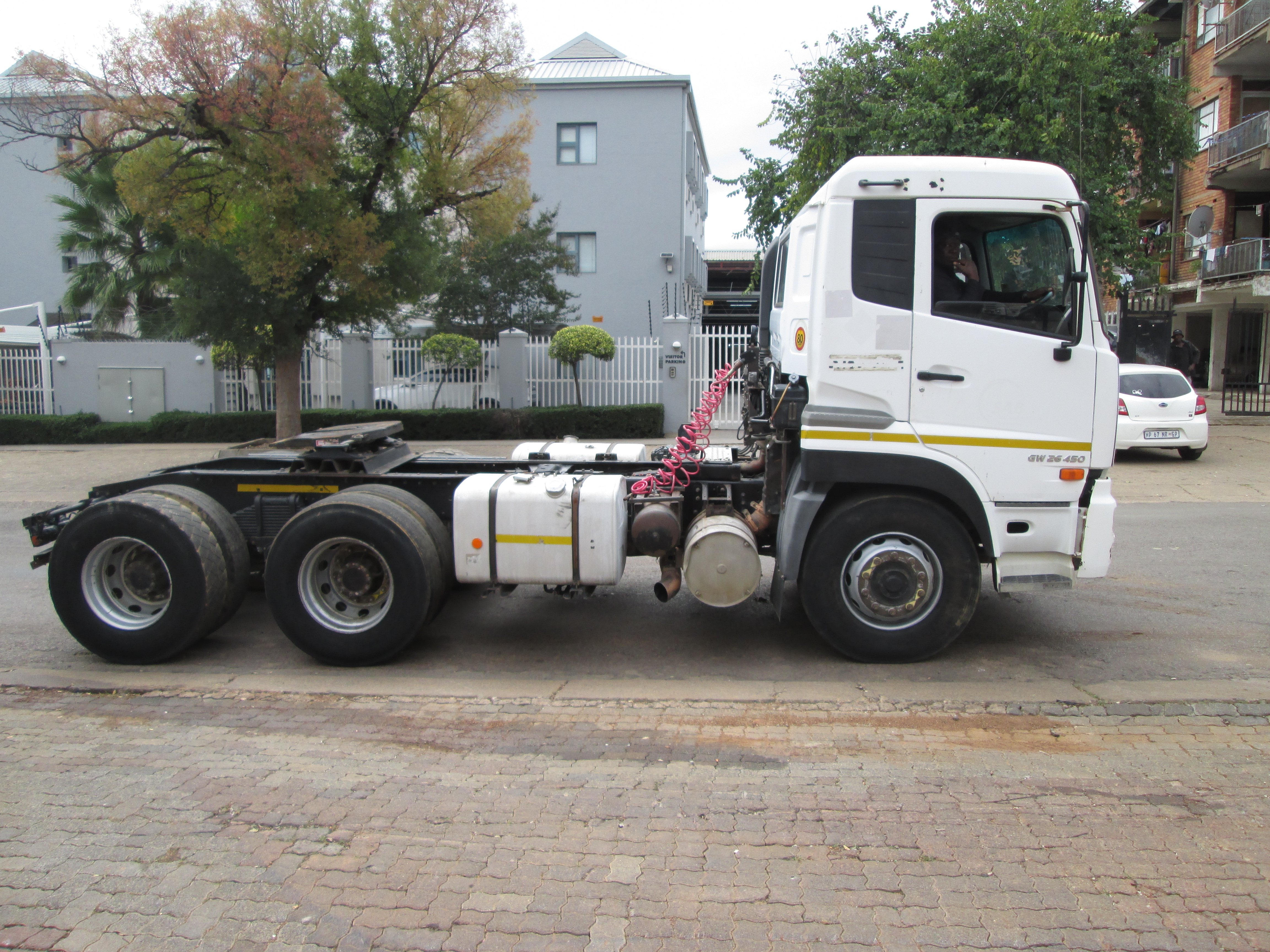2015 UD QUON GW26-450 TRUCK TRACTOR 263383KM - Image 8