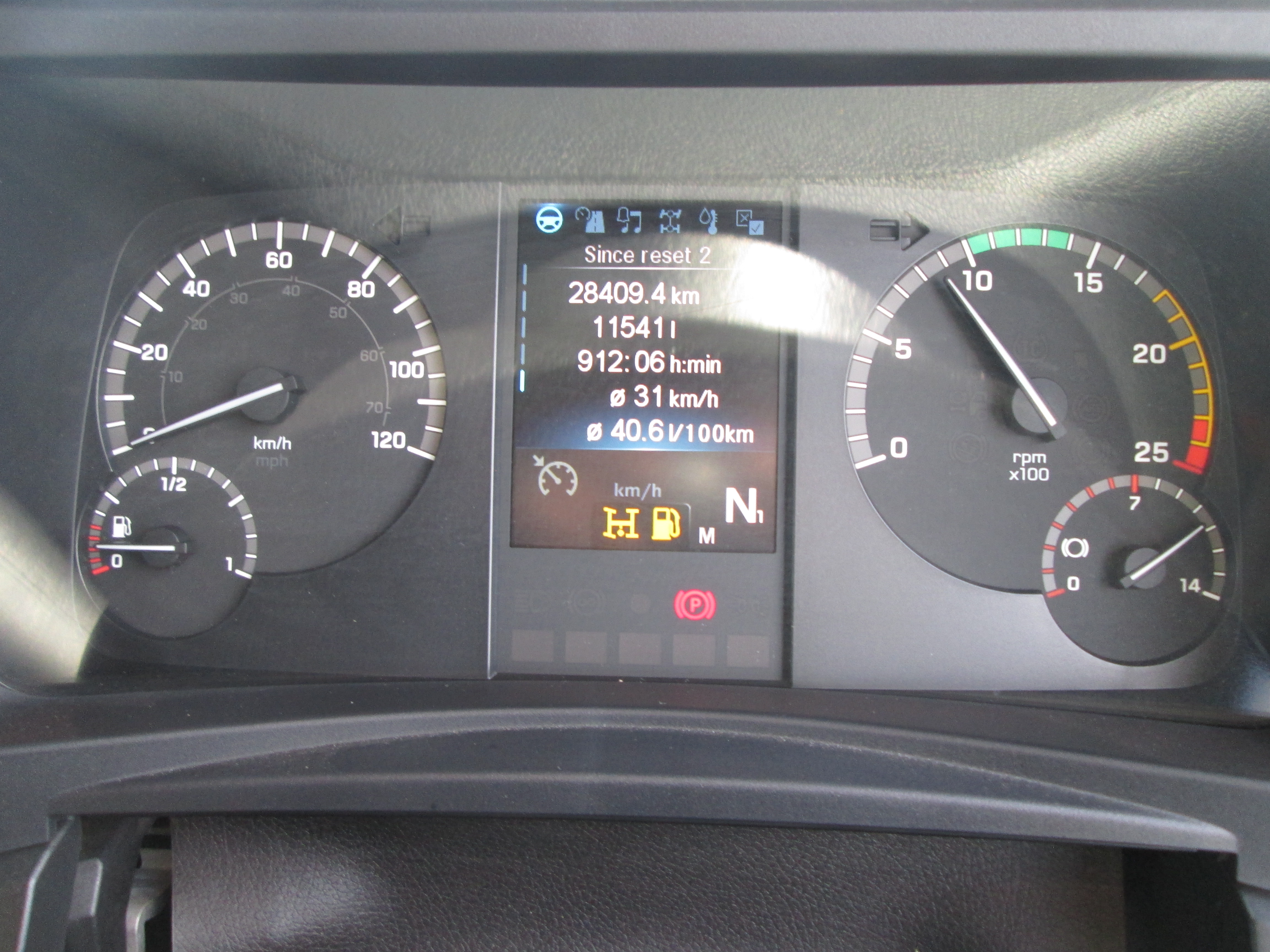 2023 Mercedes Benz AROCS 4152 Twin steer 8x4 flat deck Equipped with rear mount PK63002 EH crane - Image 23