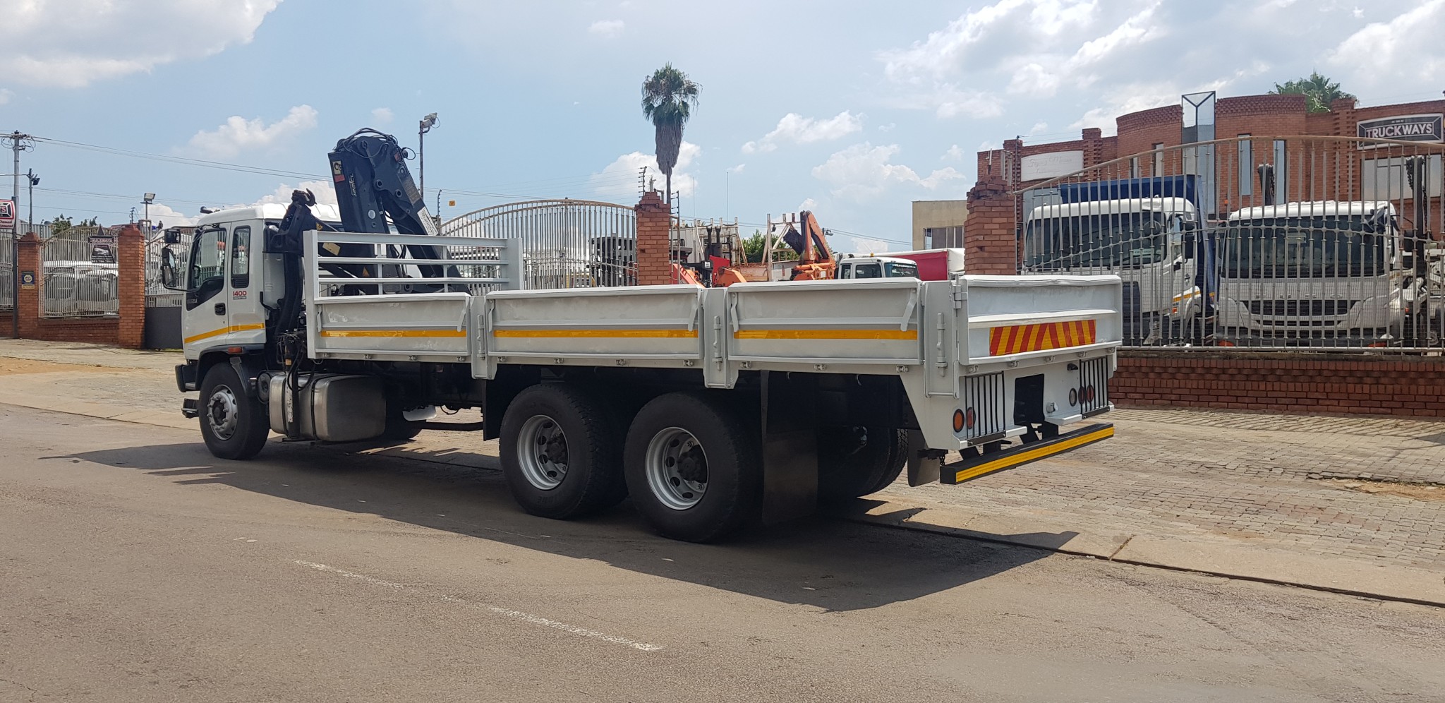 2004 ISUZU FVZ1400 12TON DROPSIDE WITH HIAB 122CL CRANE - Image 5