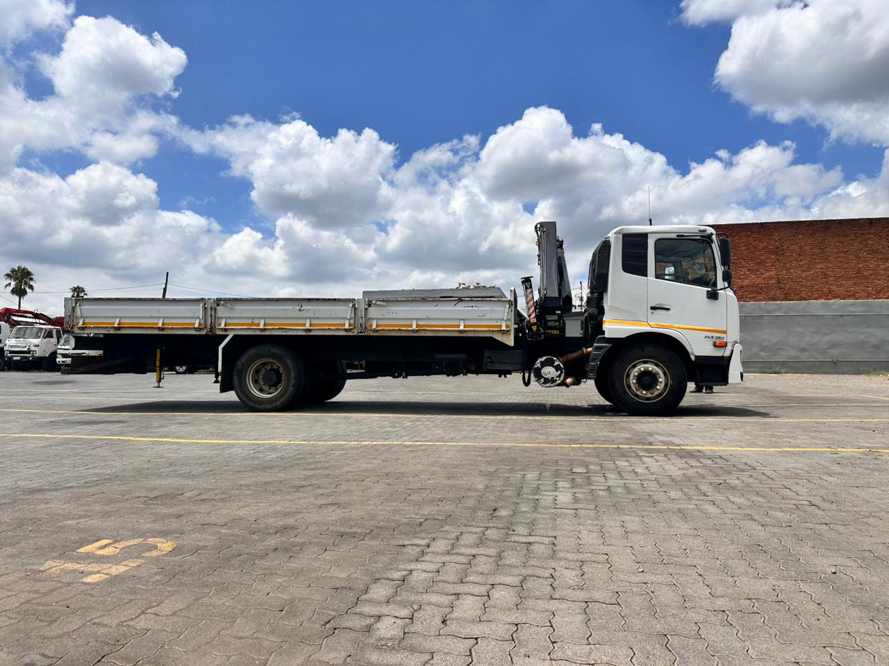 2012 UD PKE250 CRONER 8TON DROPSIDE WITH HIAB X CL 8-1 - Image 8