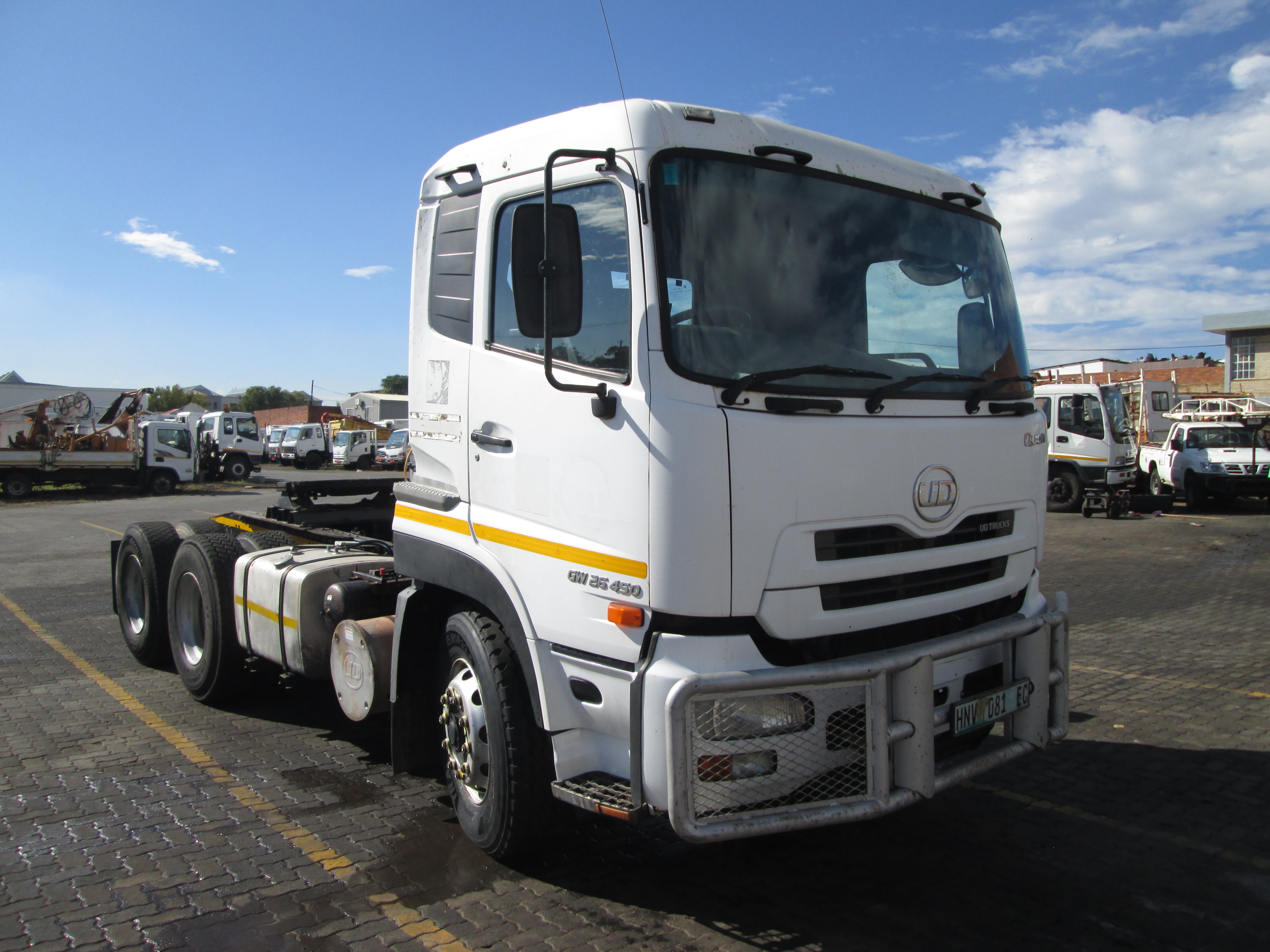 2015 UD QUON GW26-450 TRUCK TRACTOR 294538KM