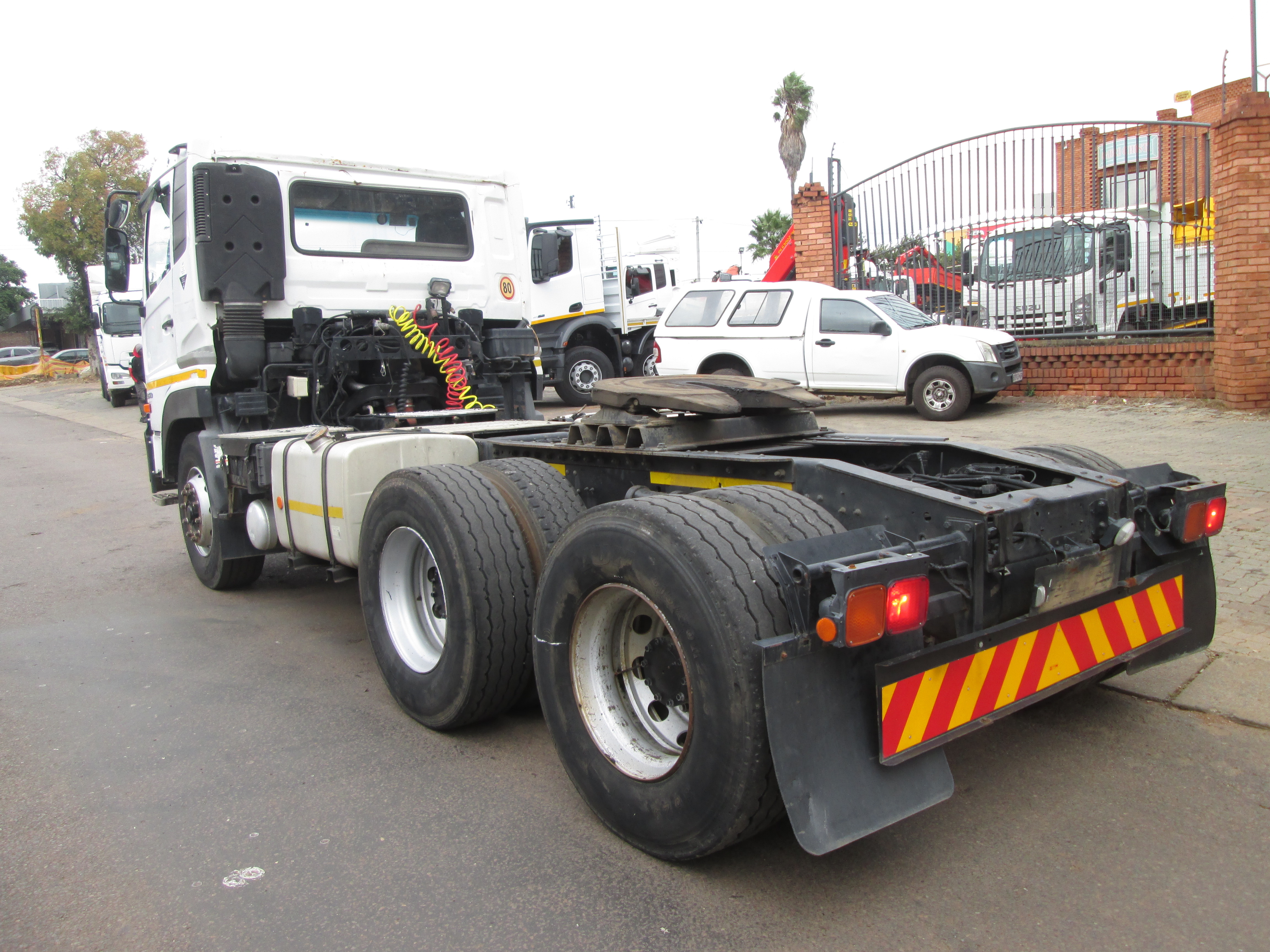 2015 UD QUON GW26-450 TRUCK TRACTOR 265967KM - Image 5