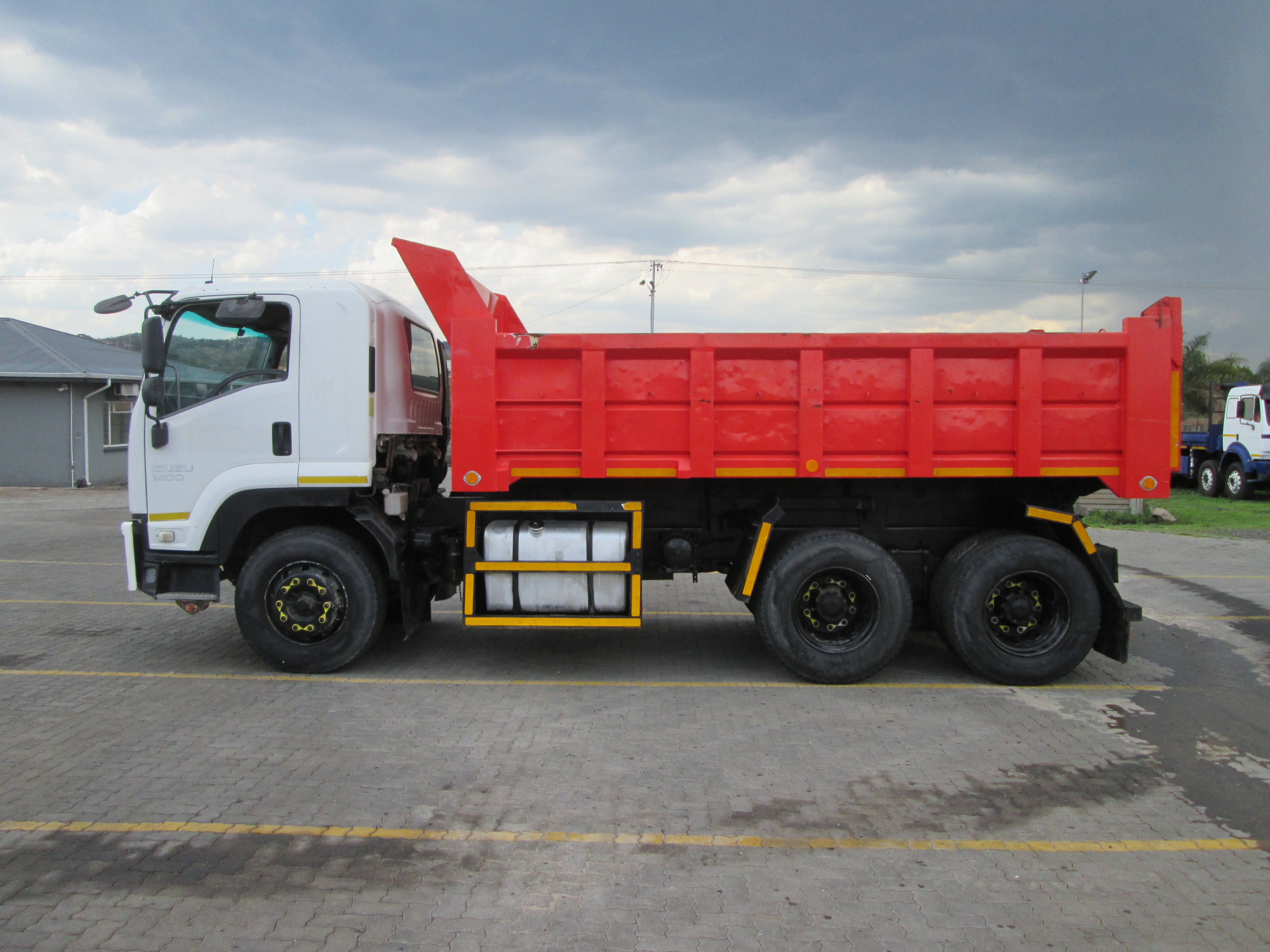 2013 ISUZU FVZ1400 10CUBE TIPPER - Image 4