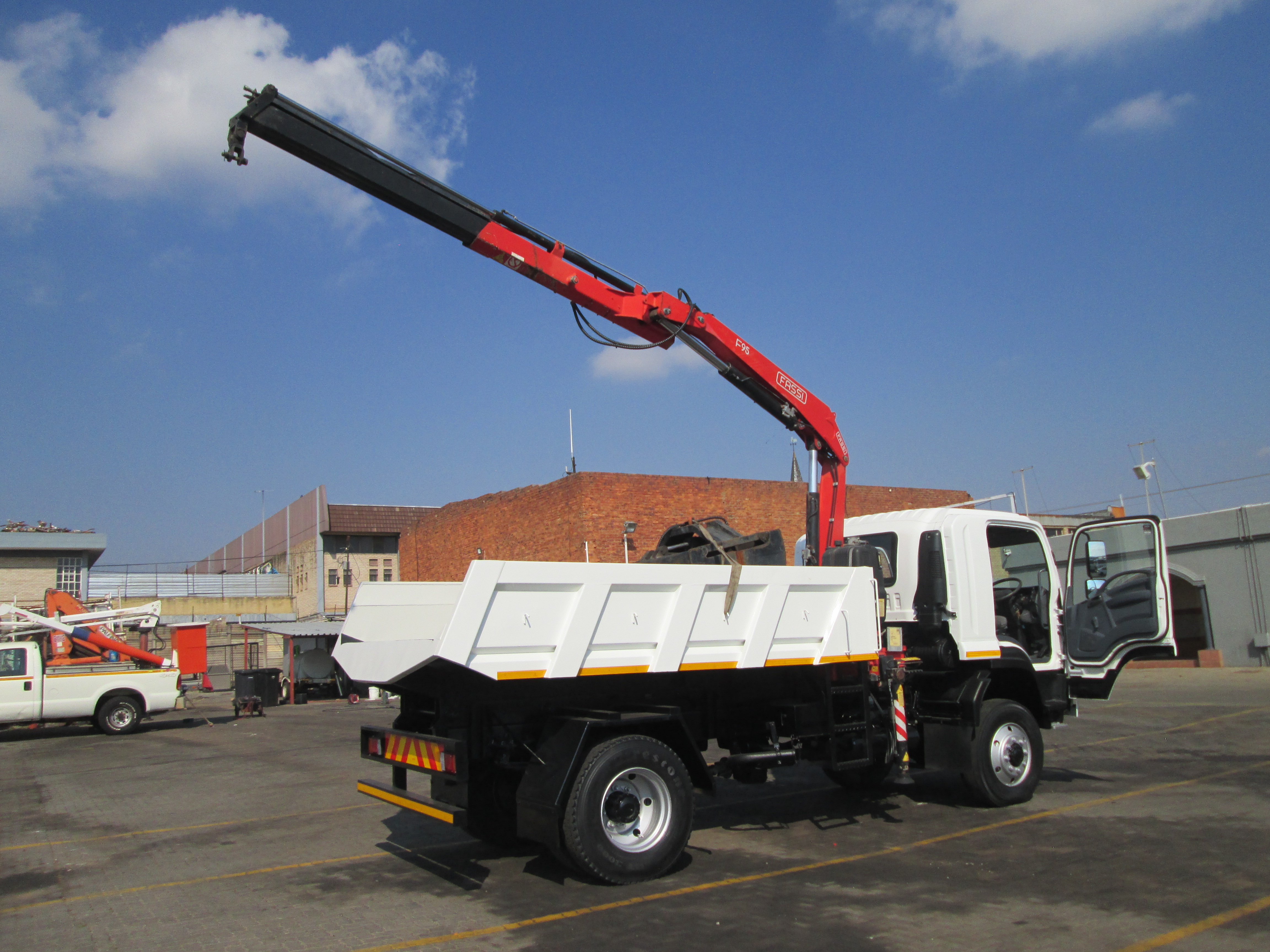 2014 ISUZU FTS750 4X4 5CUBE TIPPER DROPSIDE WITH FASSI F65 CRANE - 188628KM - Image 17