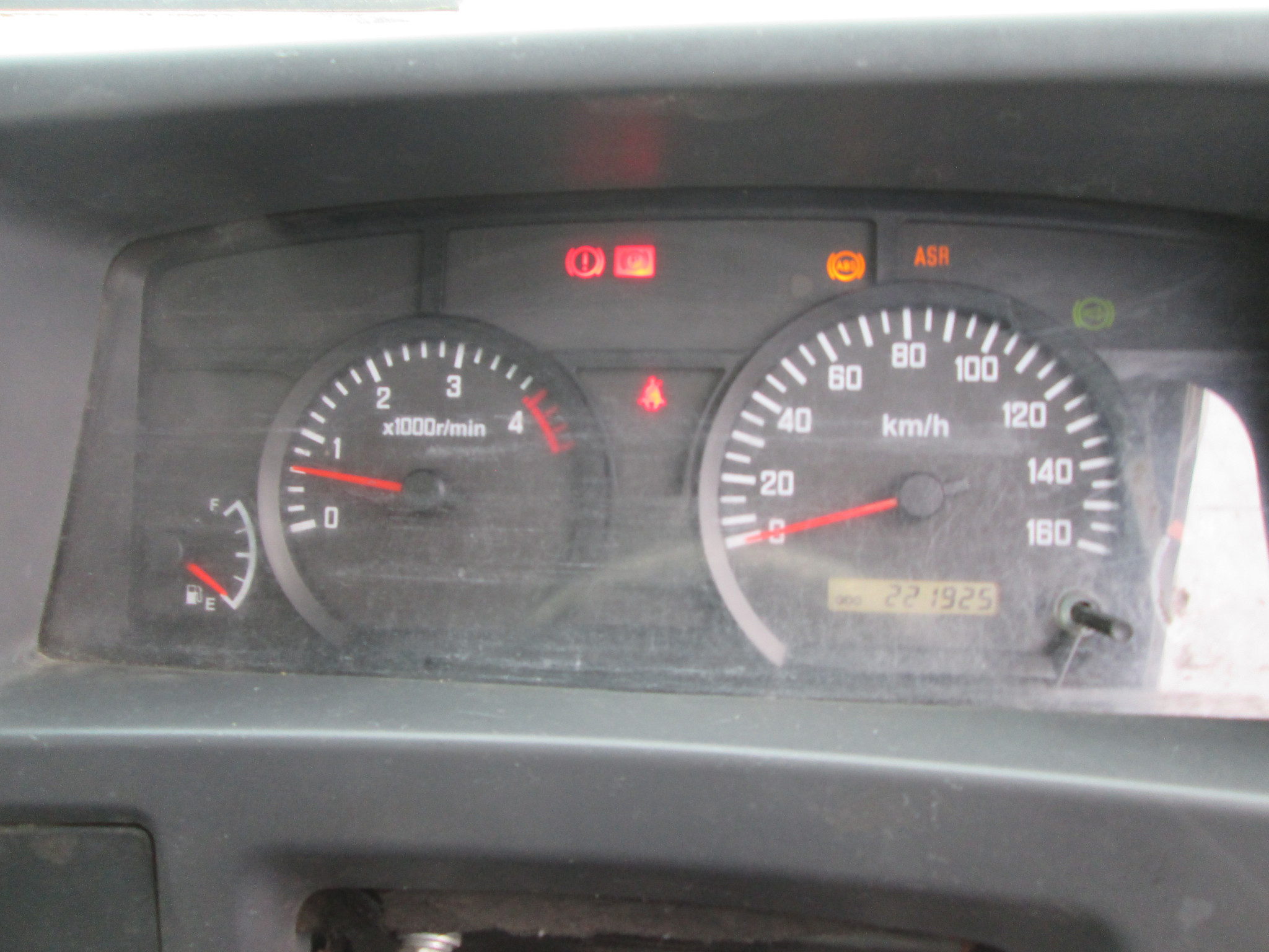 2010 ISUZU NMR250 WITH CANOPY  - Image 11