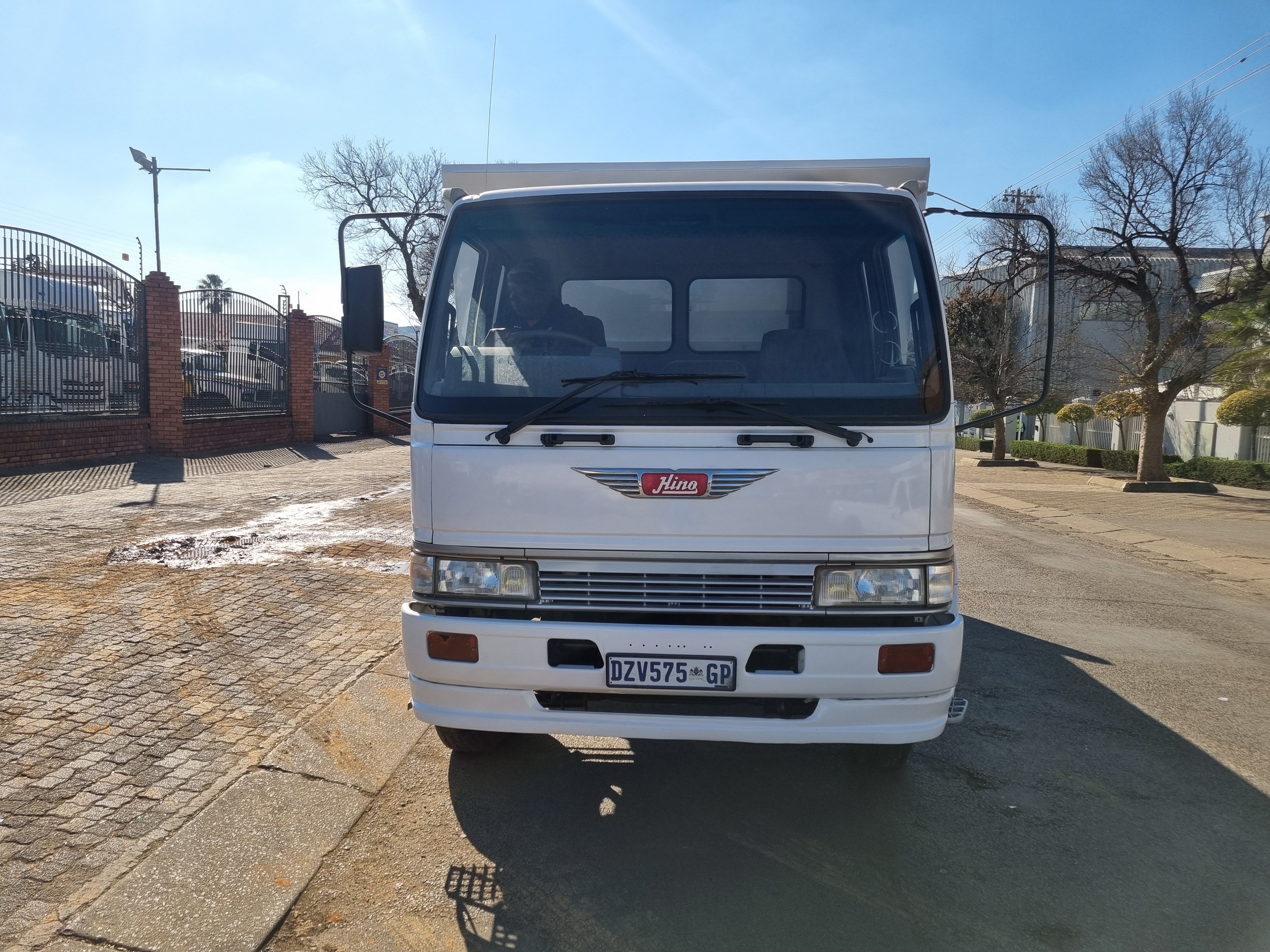 1998 HINO 14.143 6CUBE TIPPER - 224683KM - Image 2