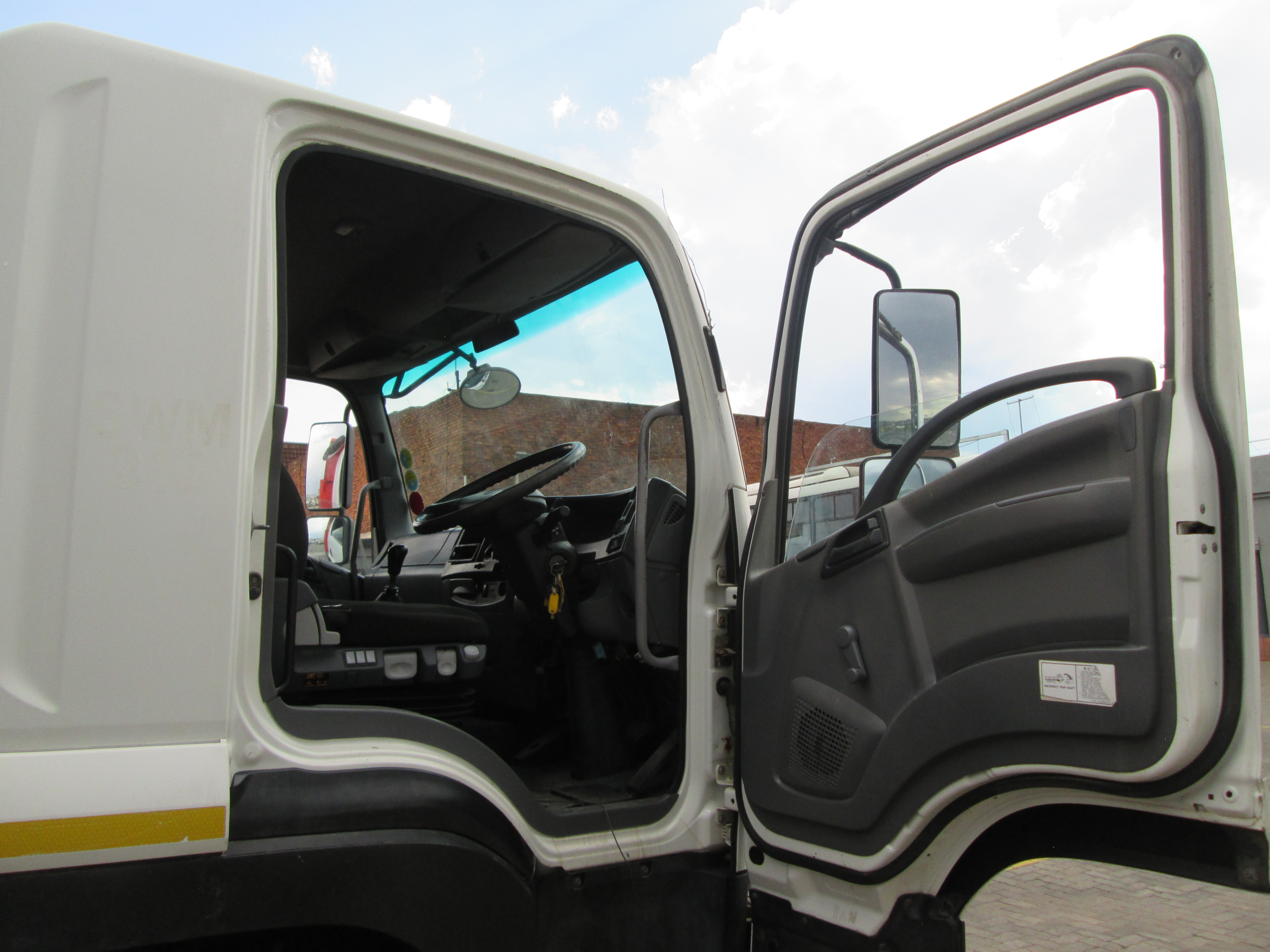 2013 ISUZU FVZ1400 10CUBE TIPPER - Image 9