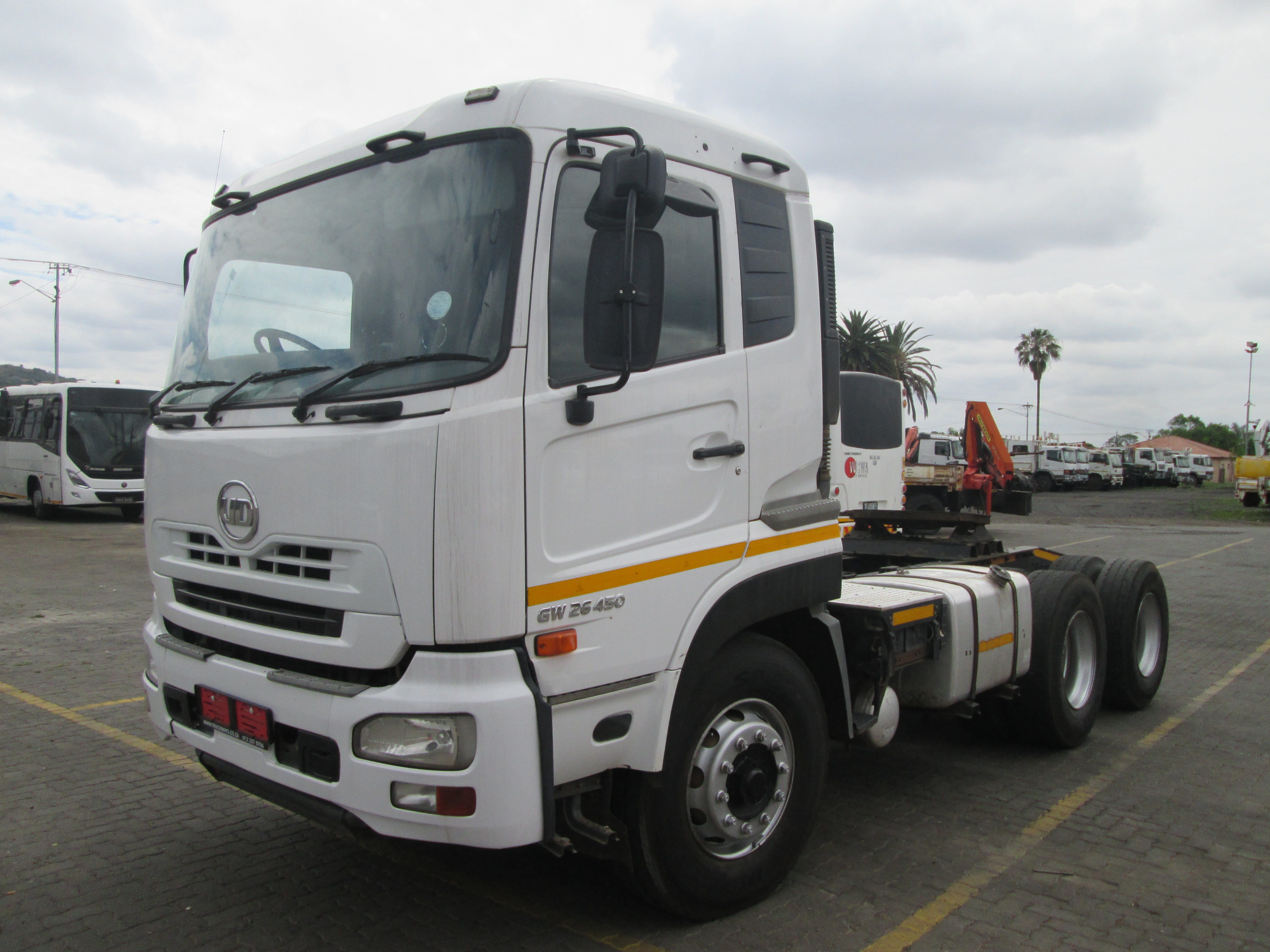 2019 UD QUON GW26-450 TRUCK TRACTOR 190585KM - Image 3