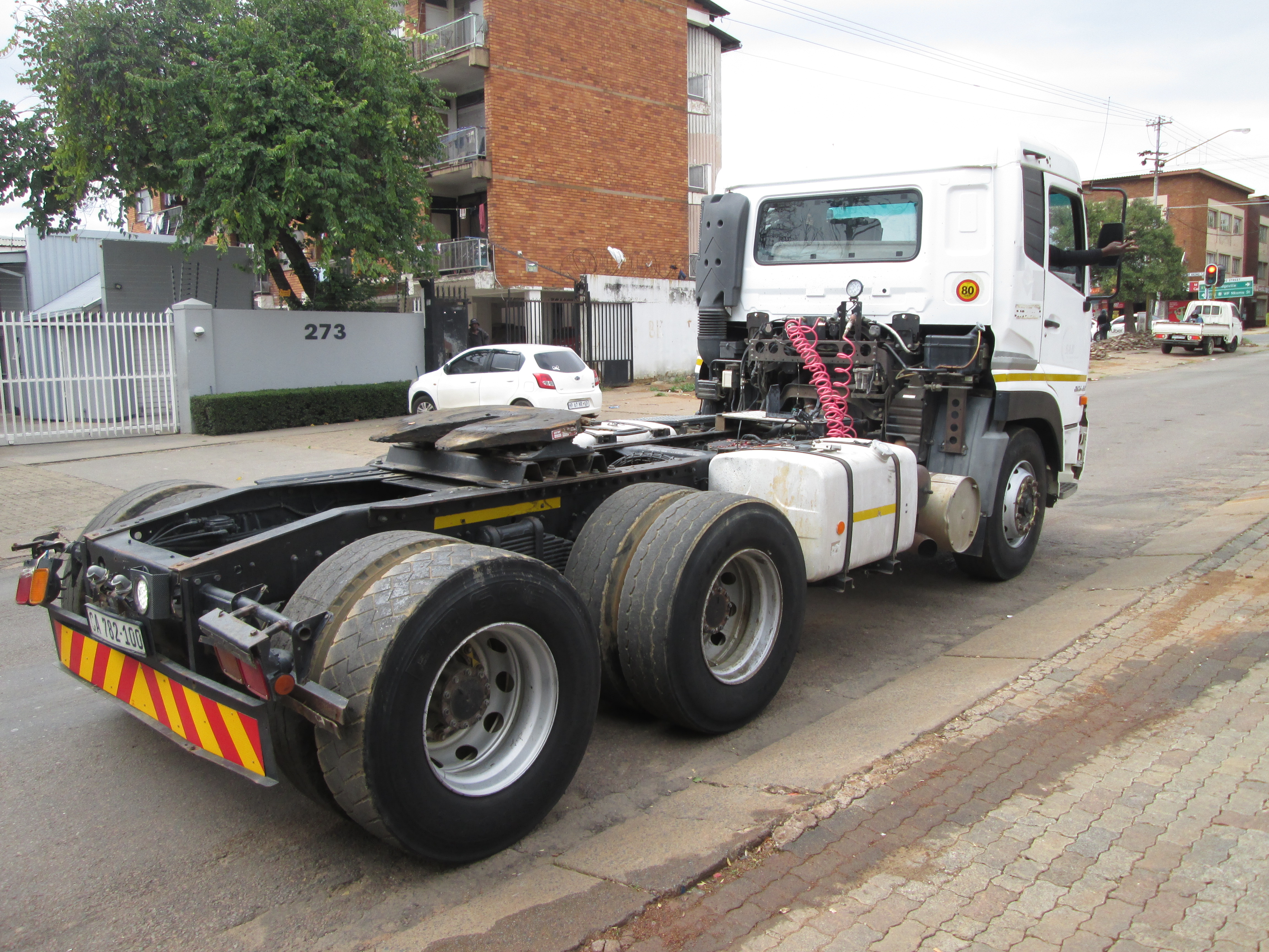 2015 UD QUON GW26-450 TRUCK TRACTOR 263383KM - Image 7