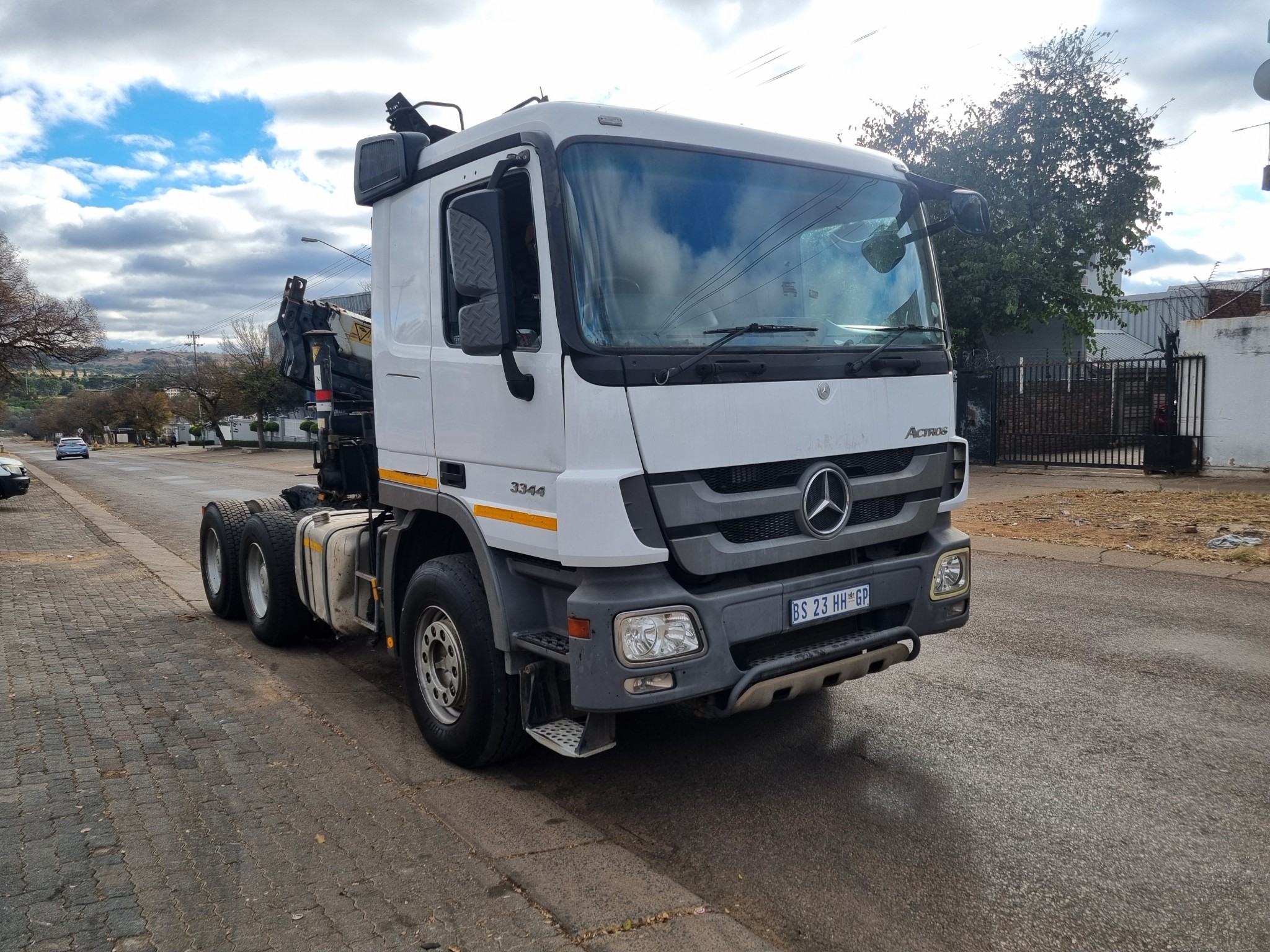 2012 MERCEDES BENZ 3344 HORSE WITH COPMA 170.3 CRANE - Image 2