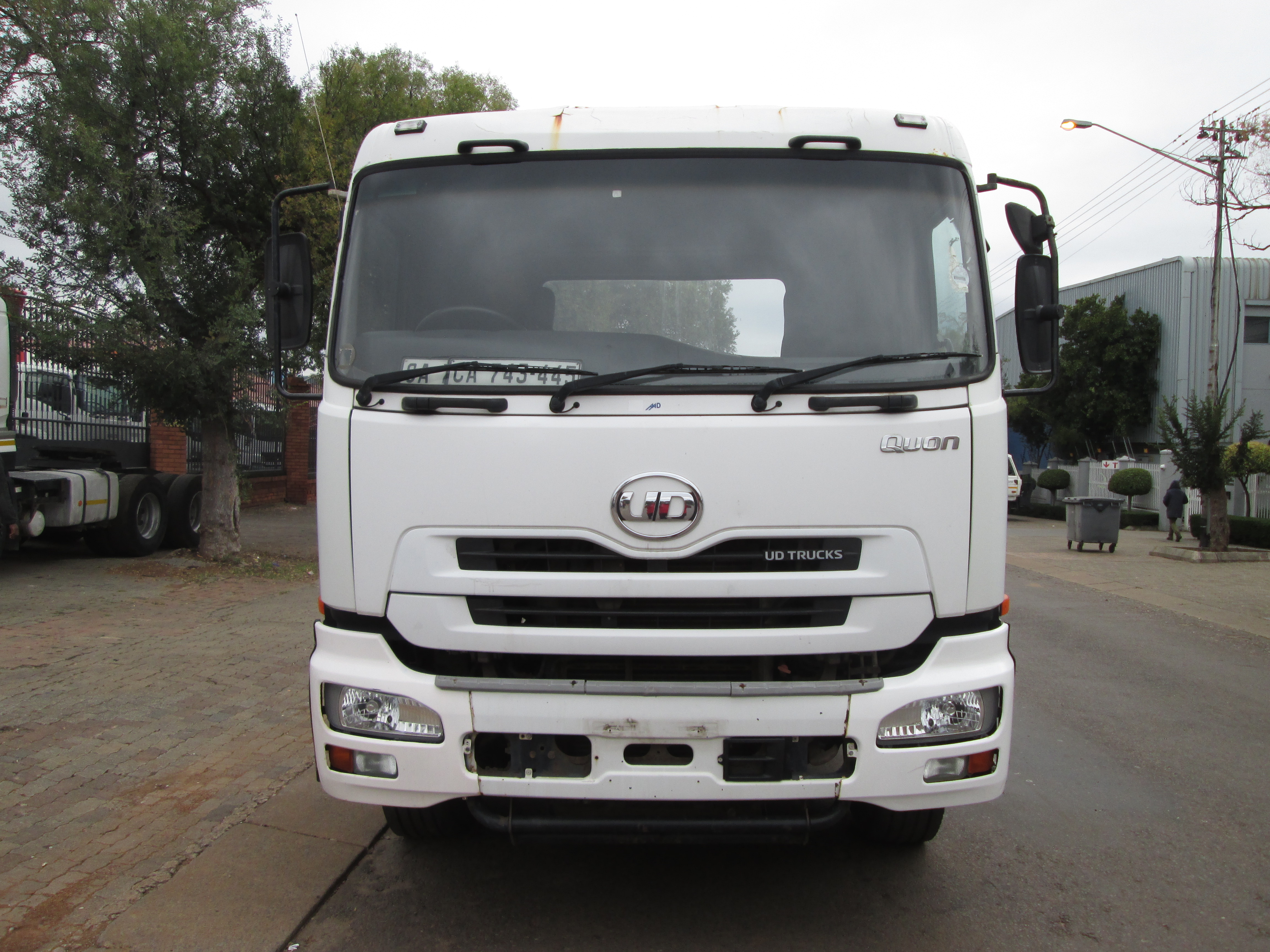 2015 UD QUON GW26-450 TRUCK TRACTOR 265967KM - Image 2