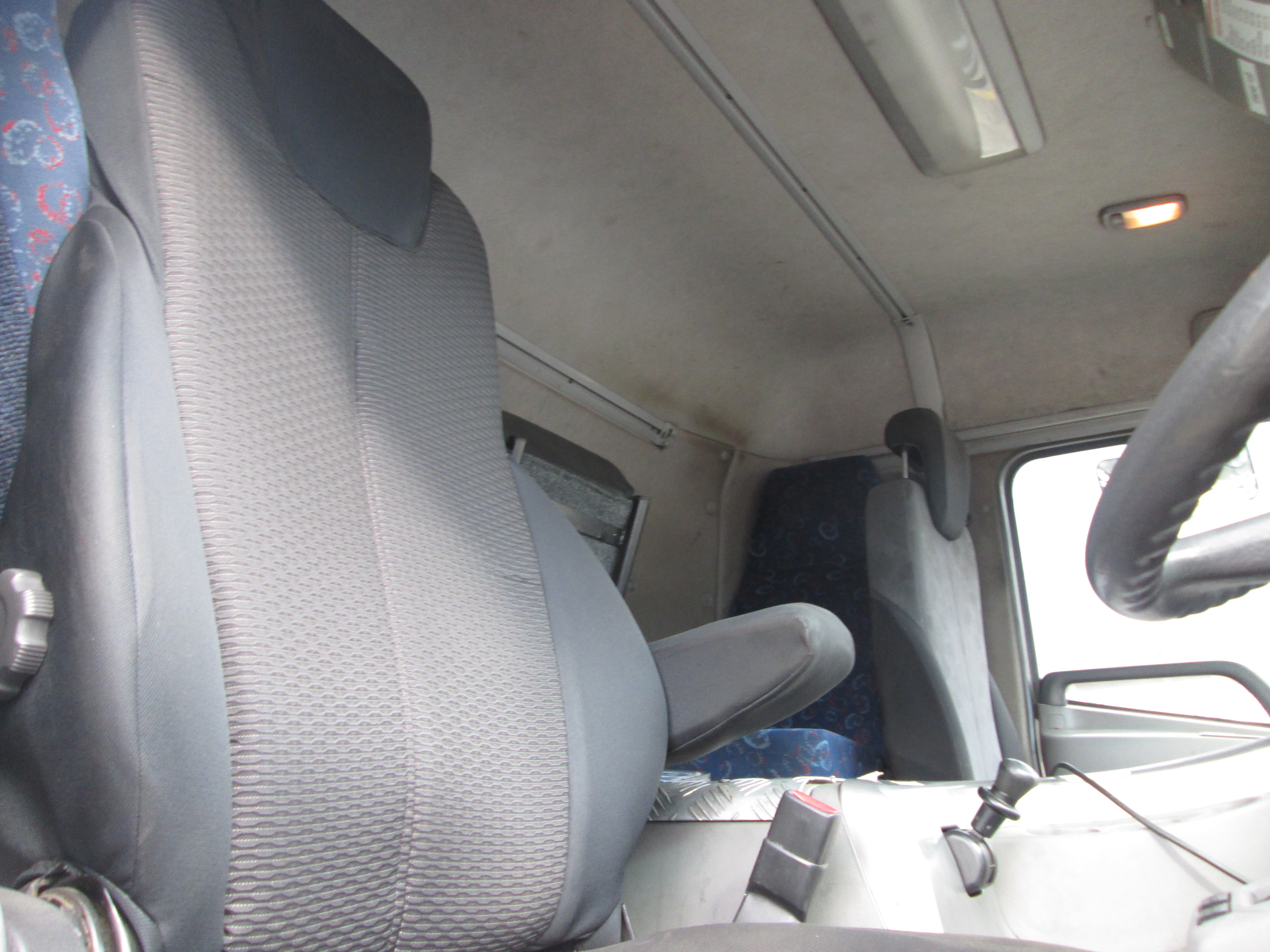 2018 UD QUON GW26-450 TRUCK TRACTOR 311225KM - Image 10