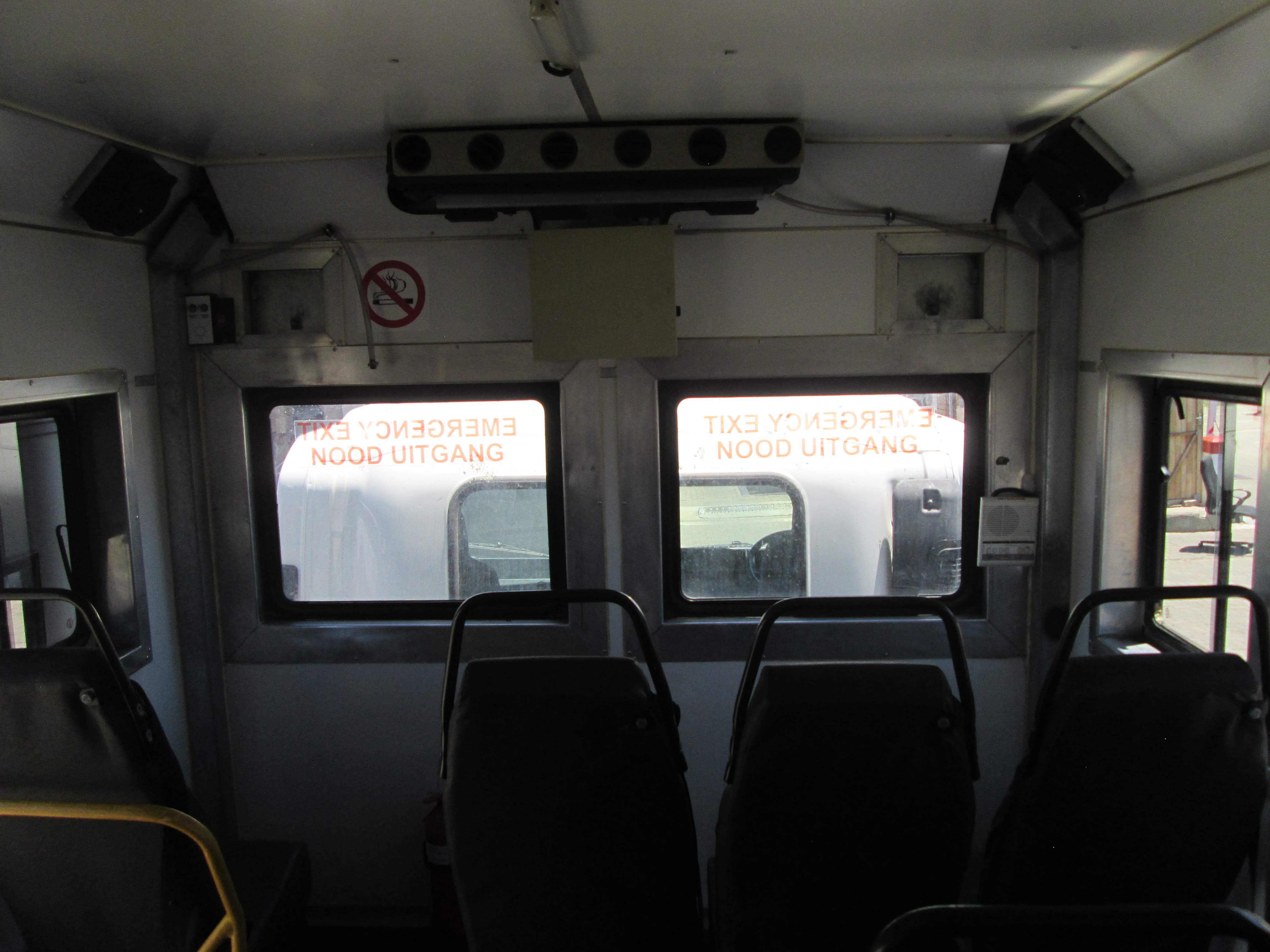 2021 ISUZU FTR850 A SEATER PASSENGER POD FEATURING AN INTEGRATED REAR WORKSTATION, DEDICATED CLIMATE CONTROL, AND EXTERNAL TOOLBOX DRAWERS - 167914KM - Image 10