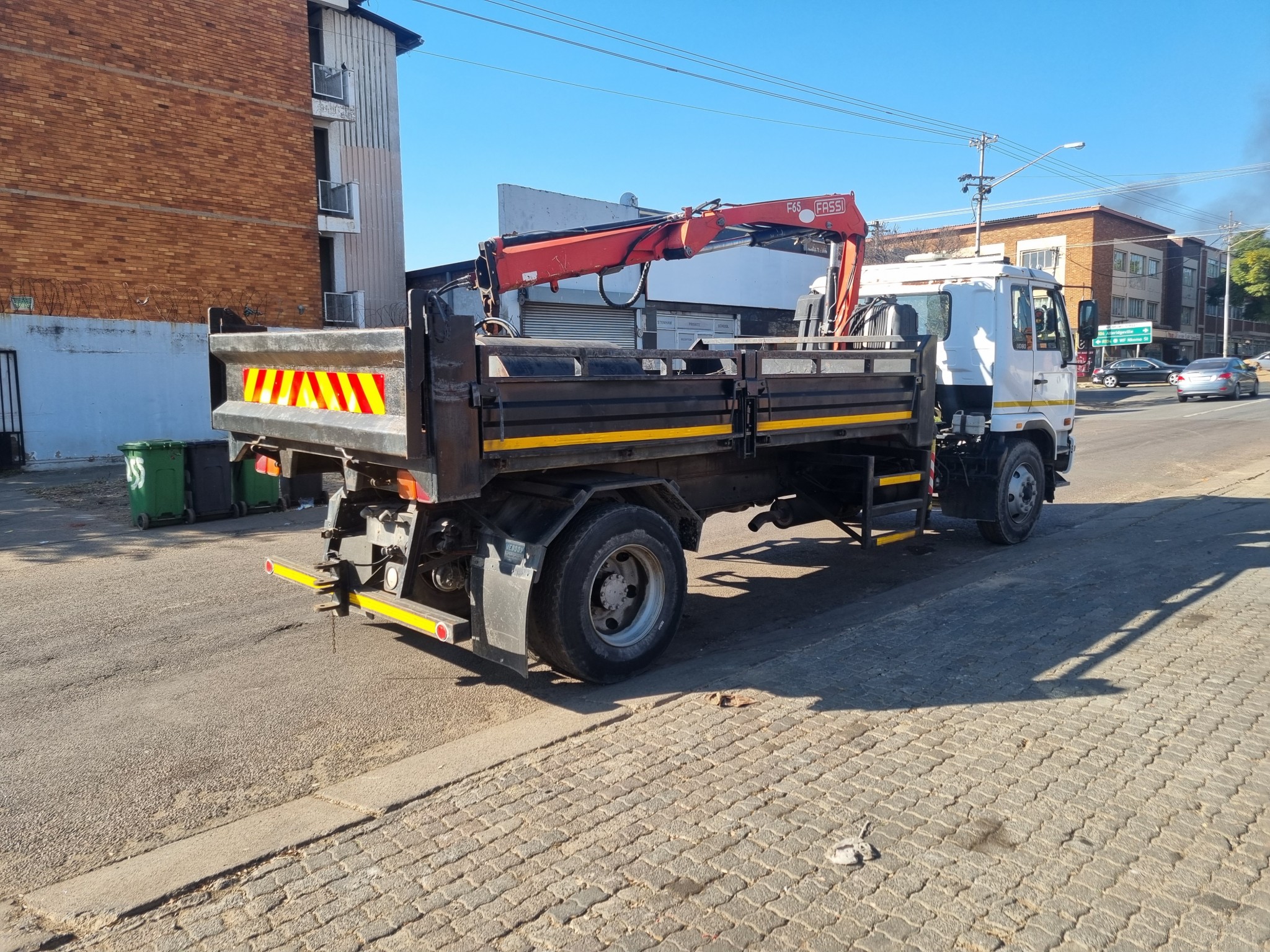 2013 UD80 5CUBE  TIPPER DROPSIDE BODY WITH FASSI F65 CRANE & GRAB - Image 8