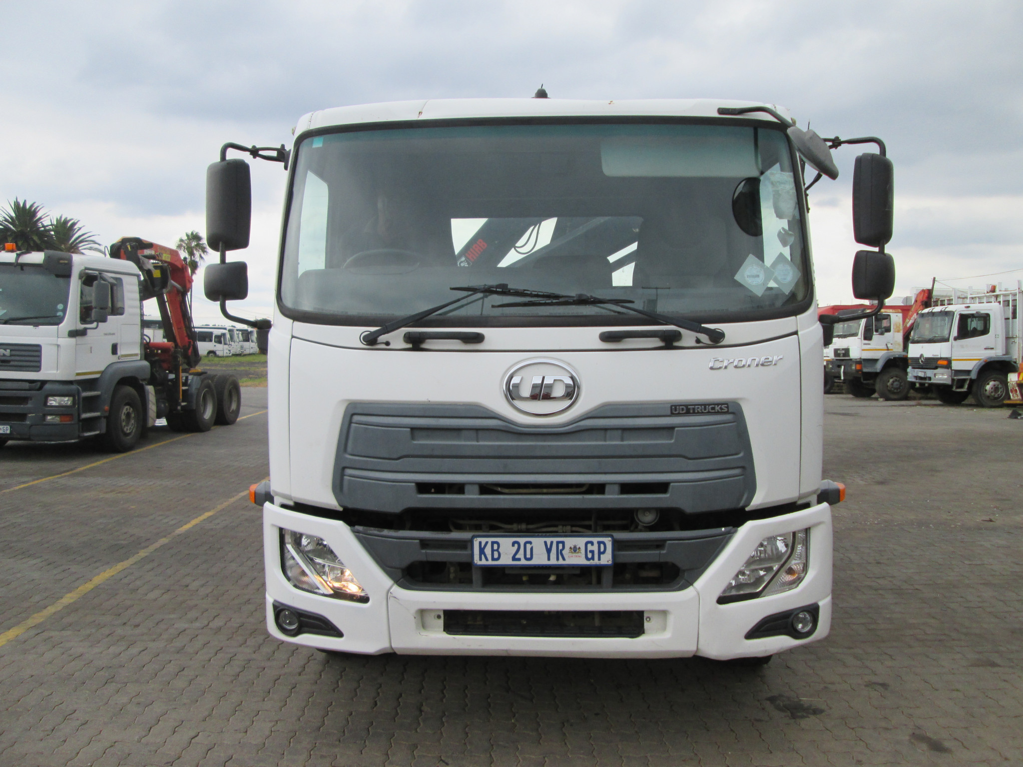 2017 UD PKE250 CRONER 8TON DROPSIDE WITH HIAB X CL 8-1 - Image 2