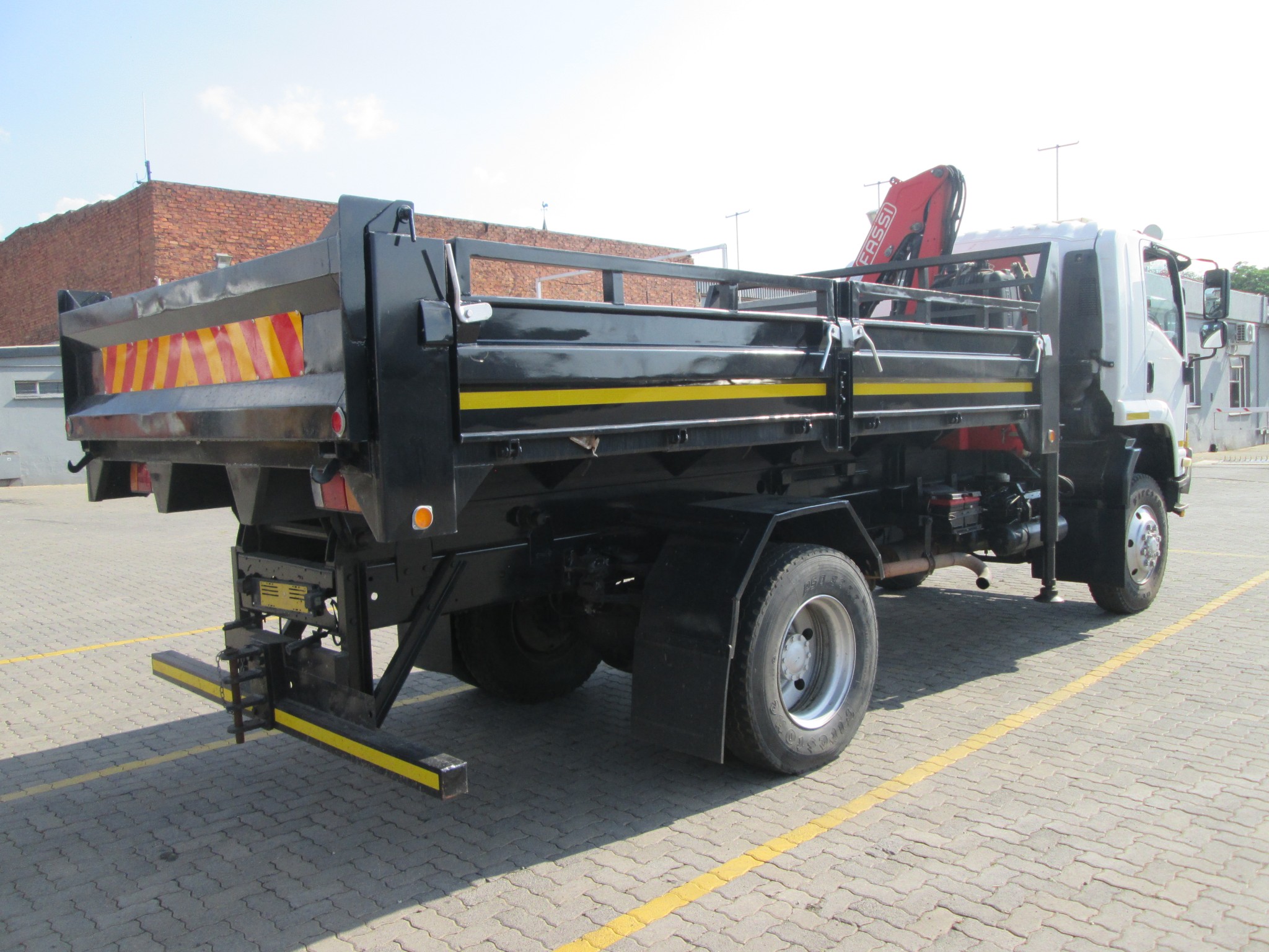 2014 ISUZU FTS750 4X4 5CUBE TIPPER DROPSIDE WITH FASSI F65 CRANE - Image 13