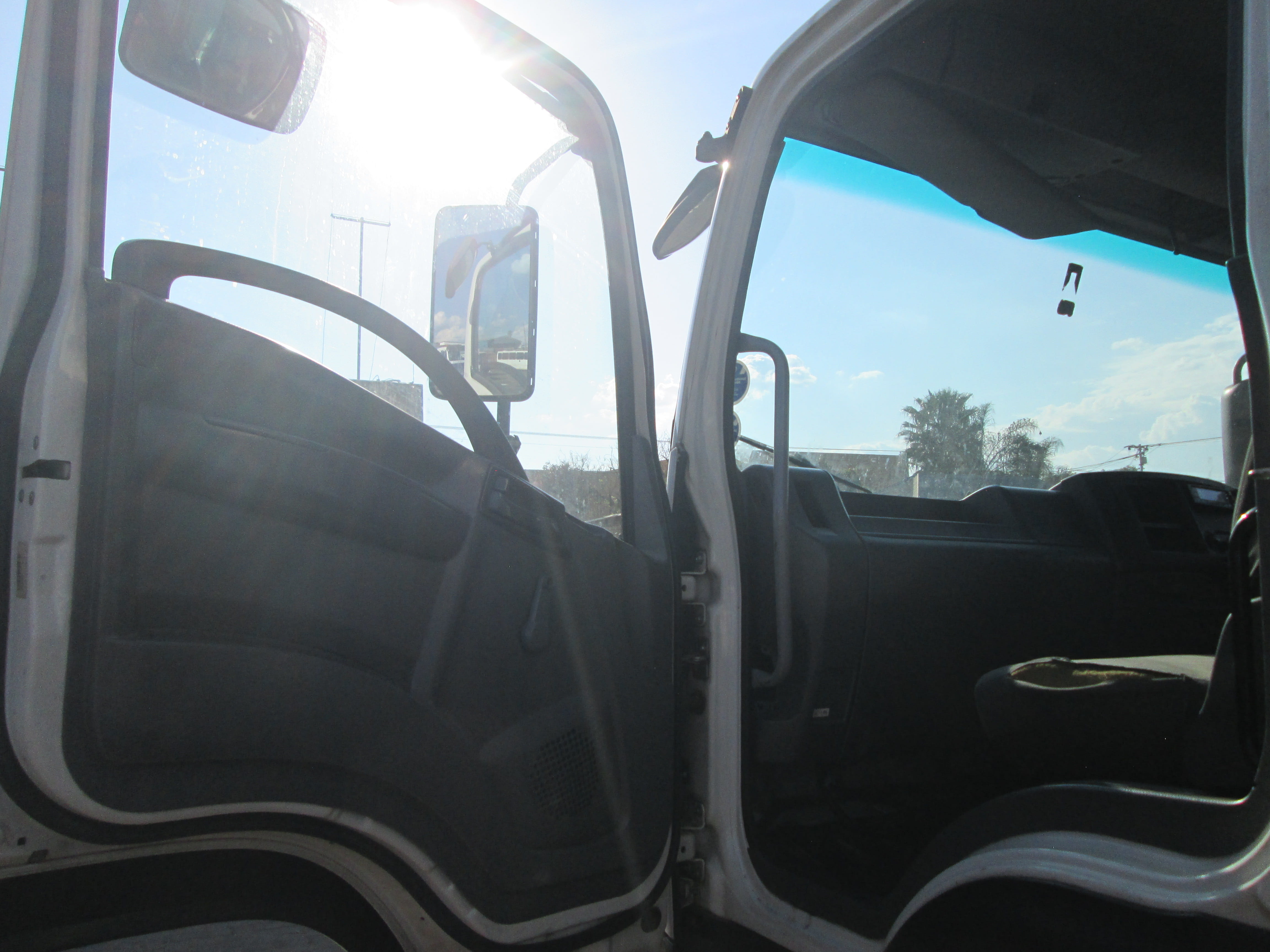 2018 ISUZU FTR850 AMT 8TON TRUCK WITH FRIDGE BODY CARRIER SUPRA 550 UNIT - 305632KM - Image 14