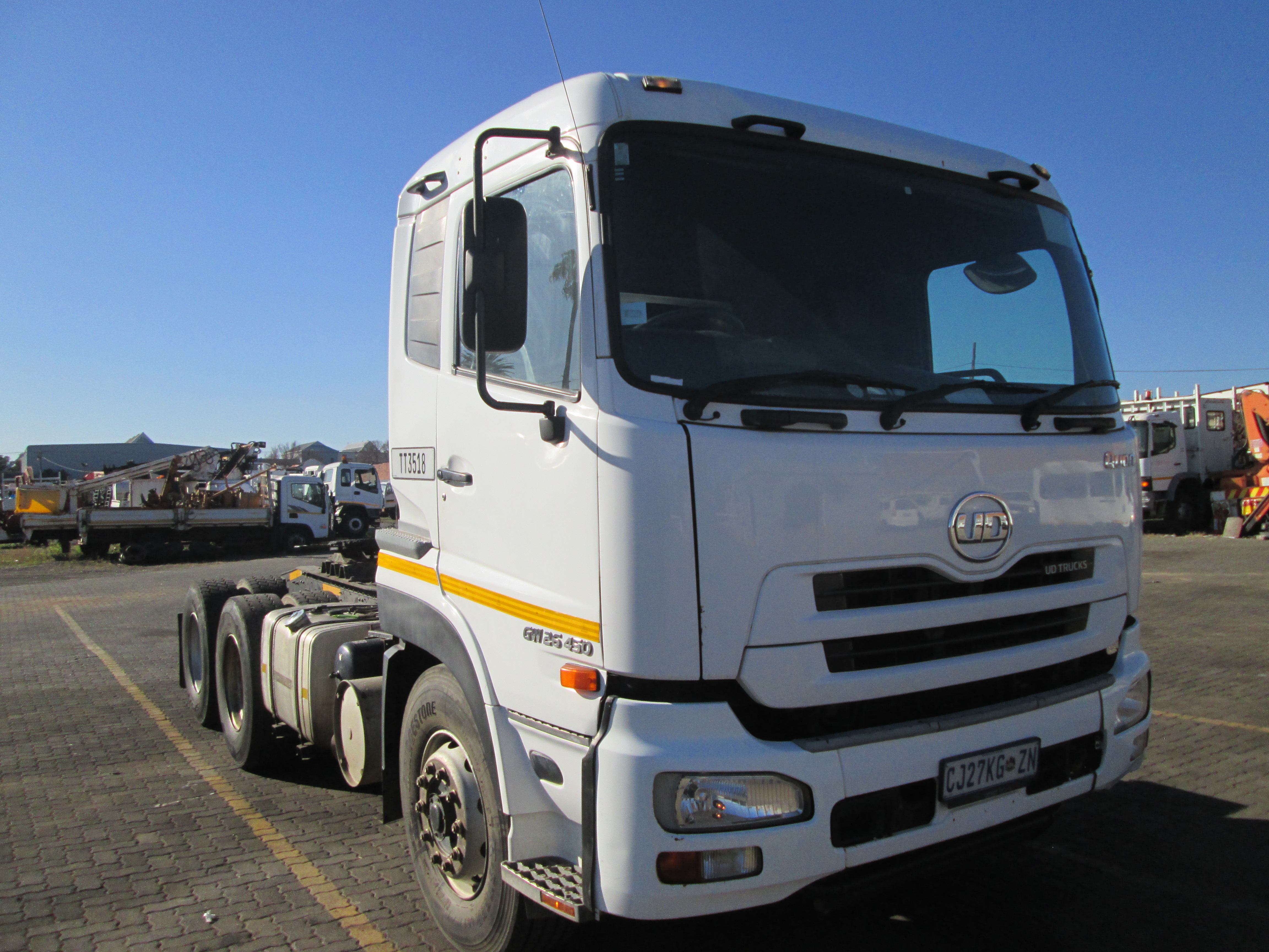 2019 UD QUON GW26-450 TRUCK TRACTOR 303139KM - Image 1