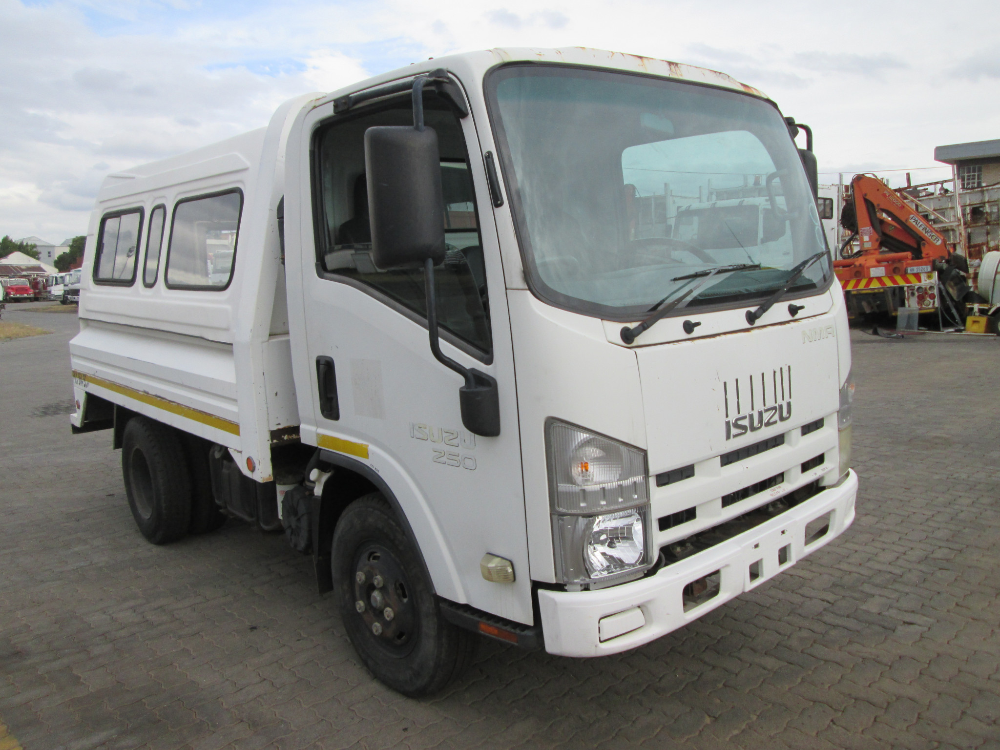 2010 ISUZU NMR250 WITH CANOPY  - Image 1