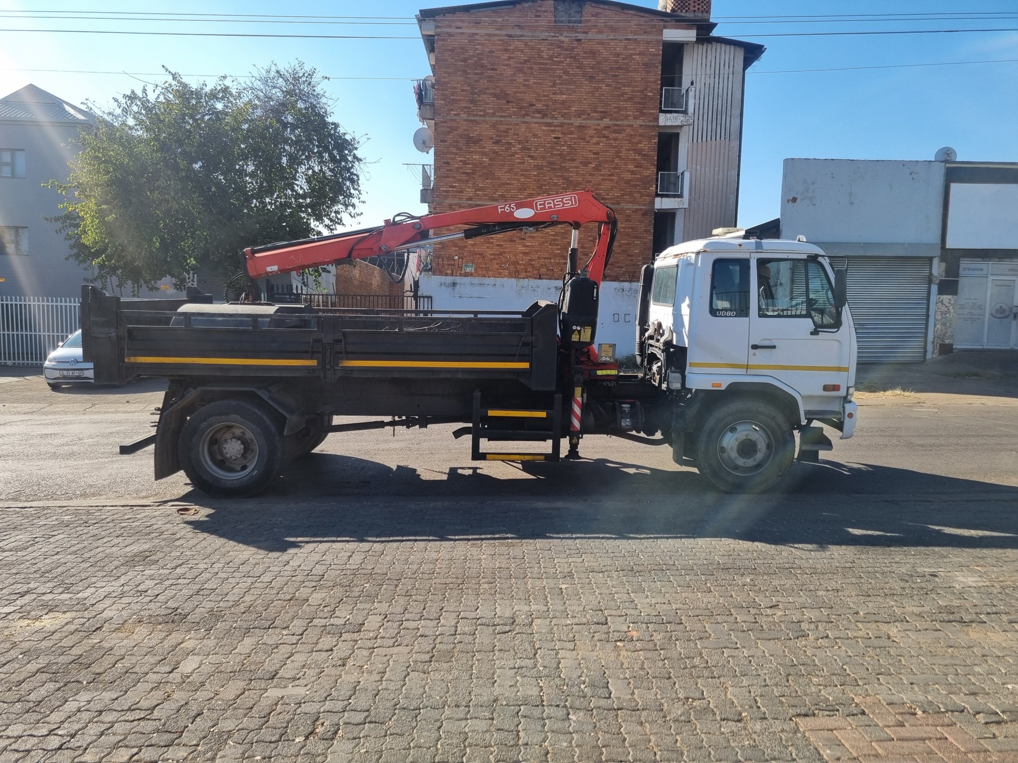 2013 UD80 5CUBE  TIPPER DROPSIDE BODY WITH FASSI F65 CRANE & GRAB - Image 9