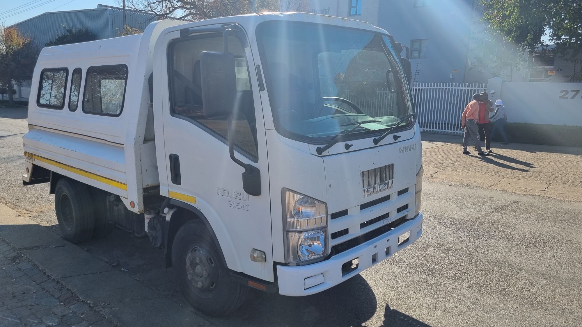 2010 ISUZU NMR250 WITH CANOPY  - Image 1