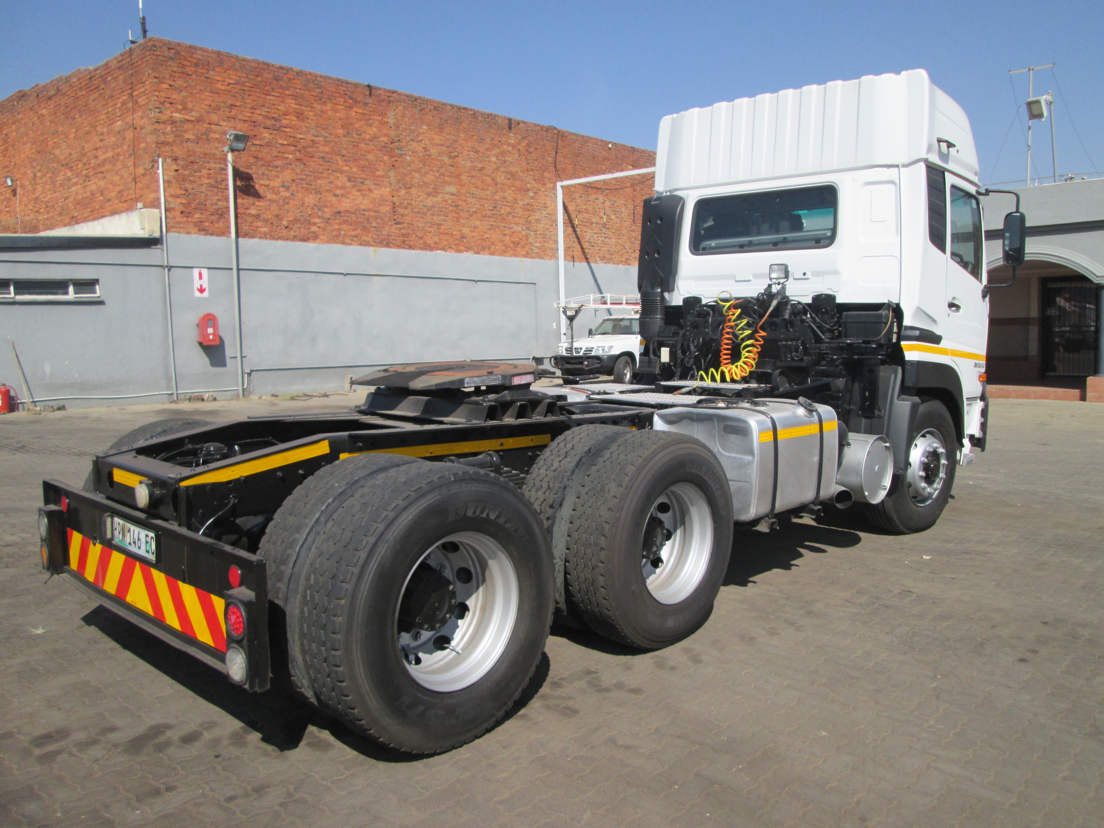 2015 UD QUON GW26-450 TRUCK TRACTOR 359828KM - Image 7