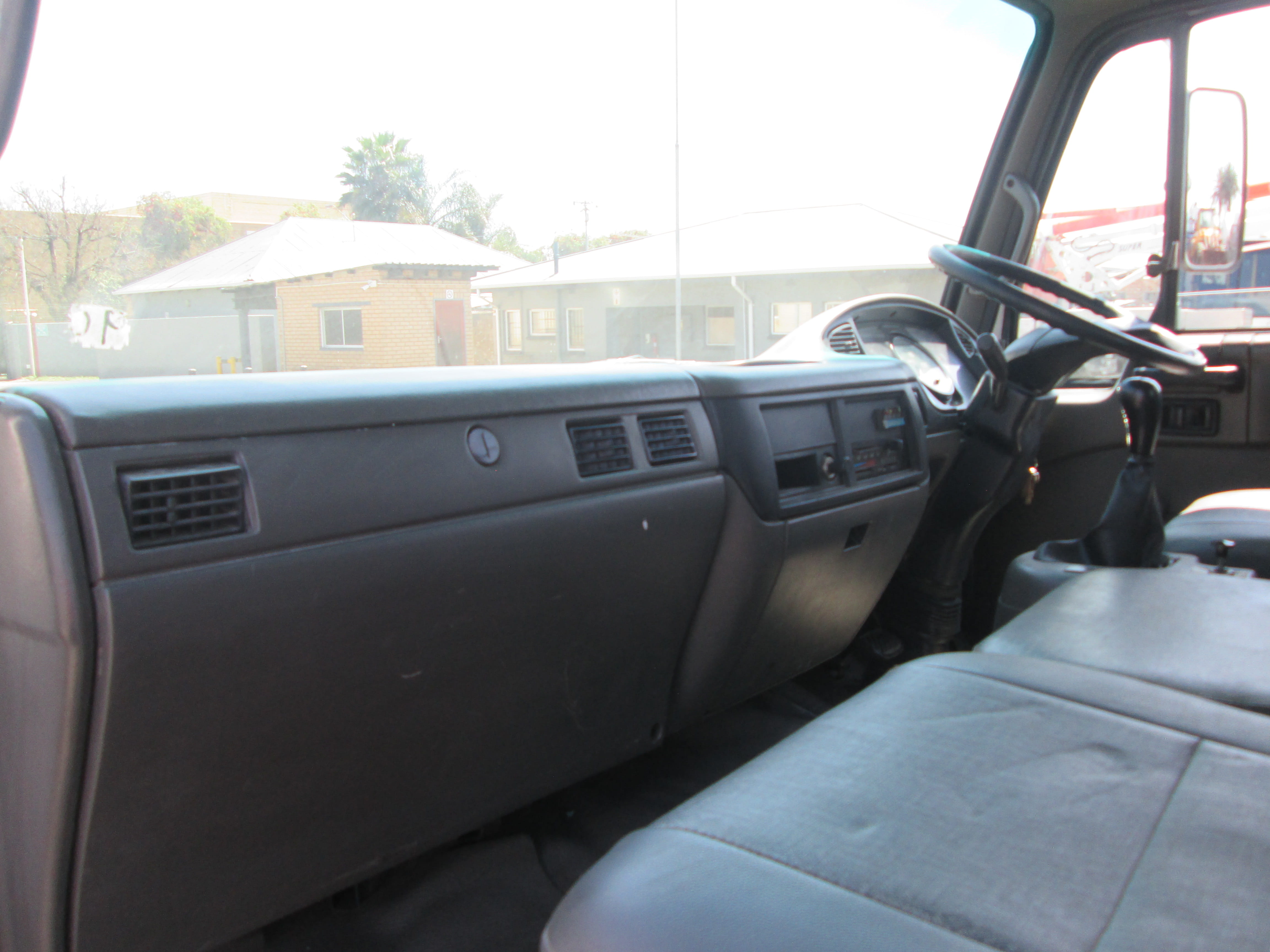 2004 UD60 6TON DROPSIDE WITH CAB MOUNT BONFIGLIOLI P,7200L 20039KM - Image 16