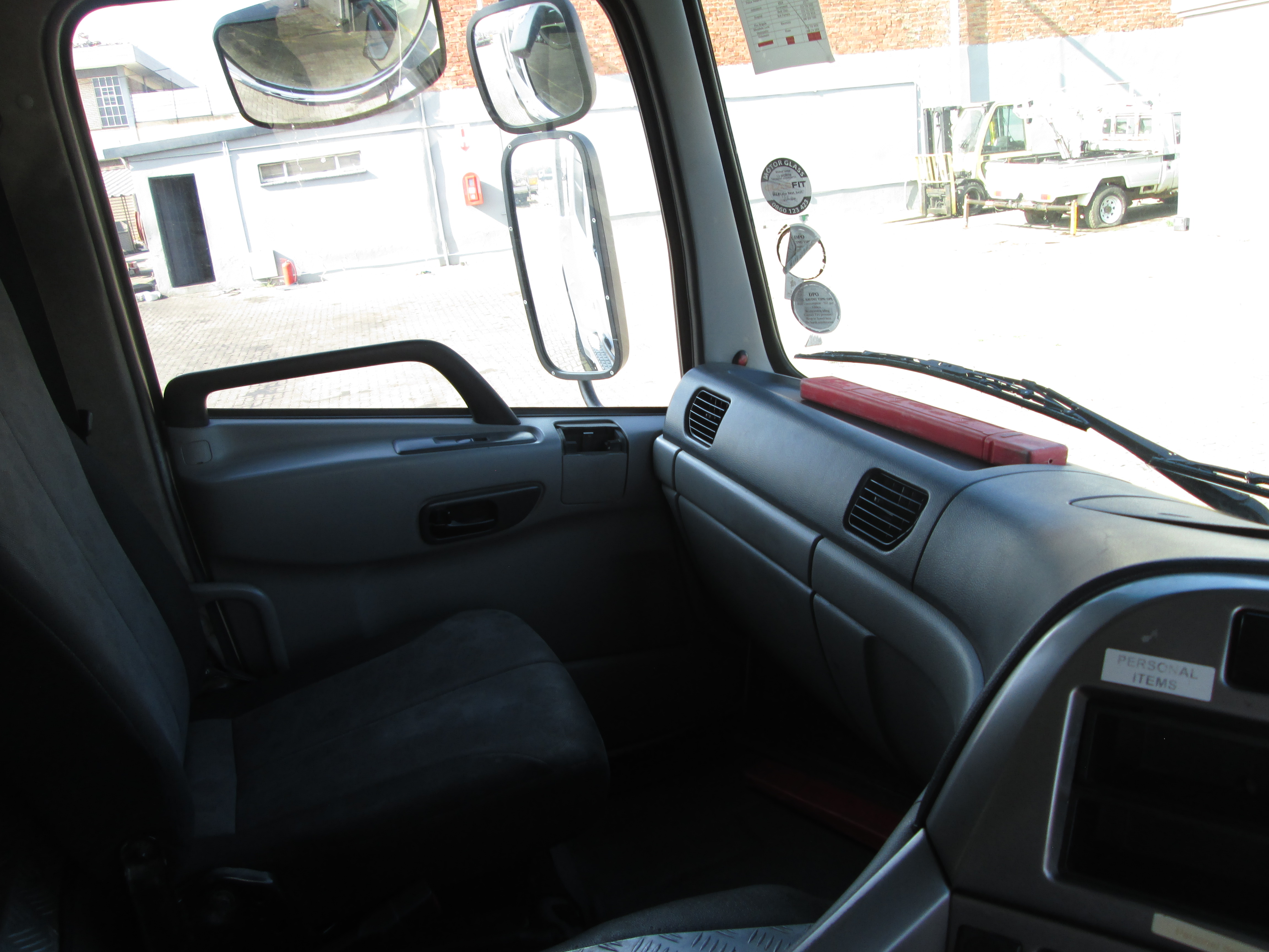 2018 UD QUON GW26-450 TRUCK TRACTOR 313060KM - Image 12