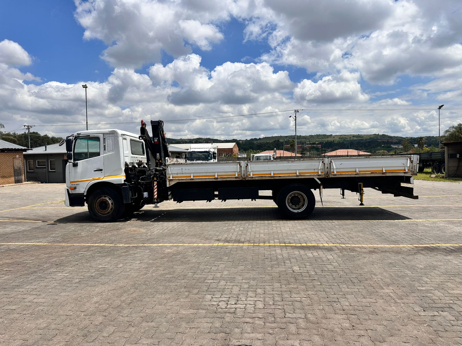 2012 UD PKE250 CRONER 8TON DROPSIDE WITH HIAB X CL 8-1 - Image 4