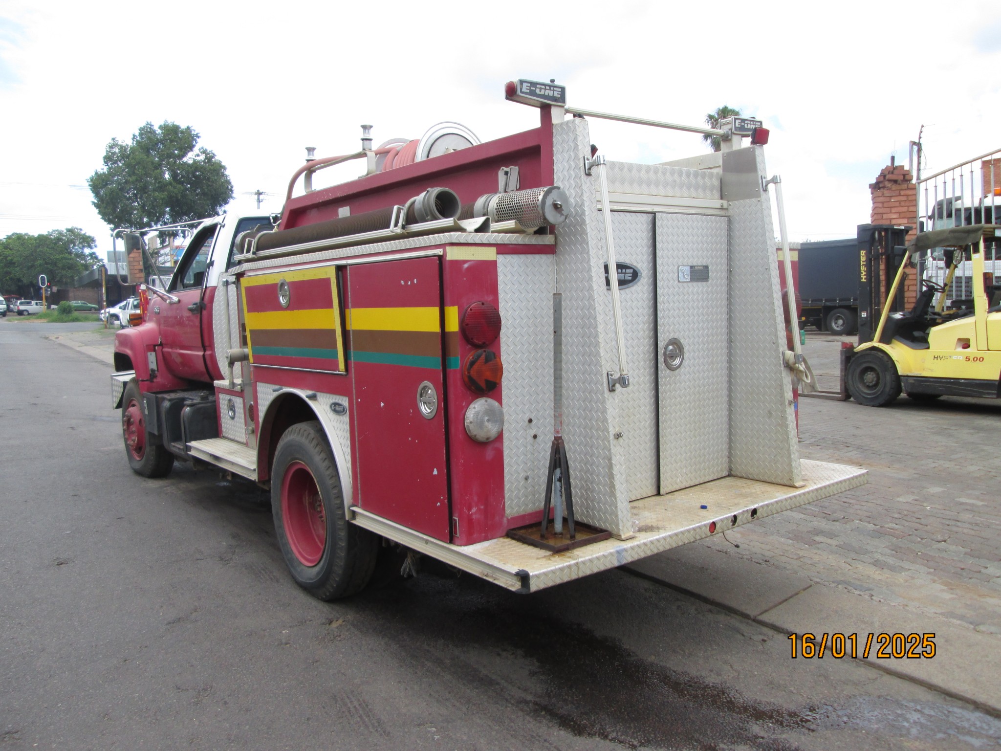2000 GMC TOPKICK C6500 FIRE TRUCK - Image 6
