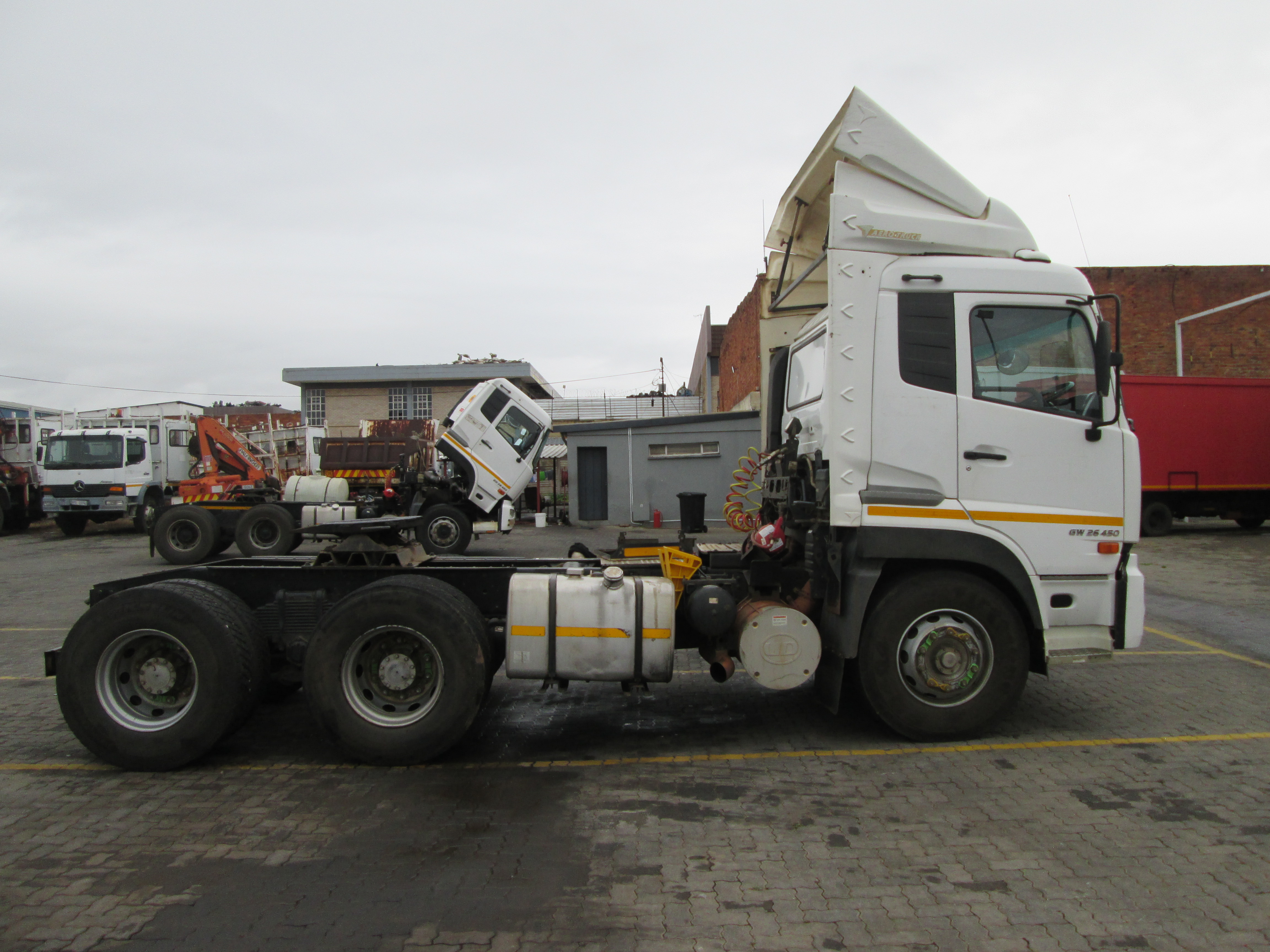 2018 UD QUON GW26-450 TRUCK TRACTOR 265596KM - Image 8