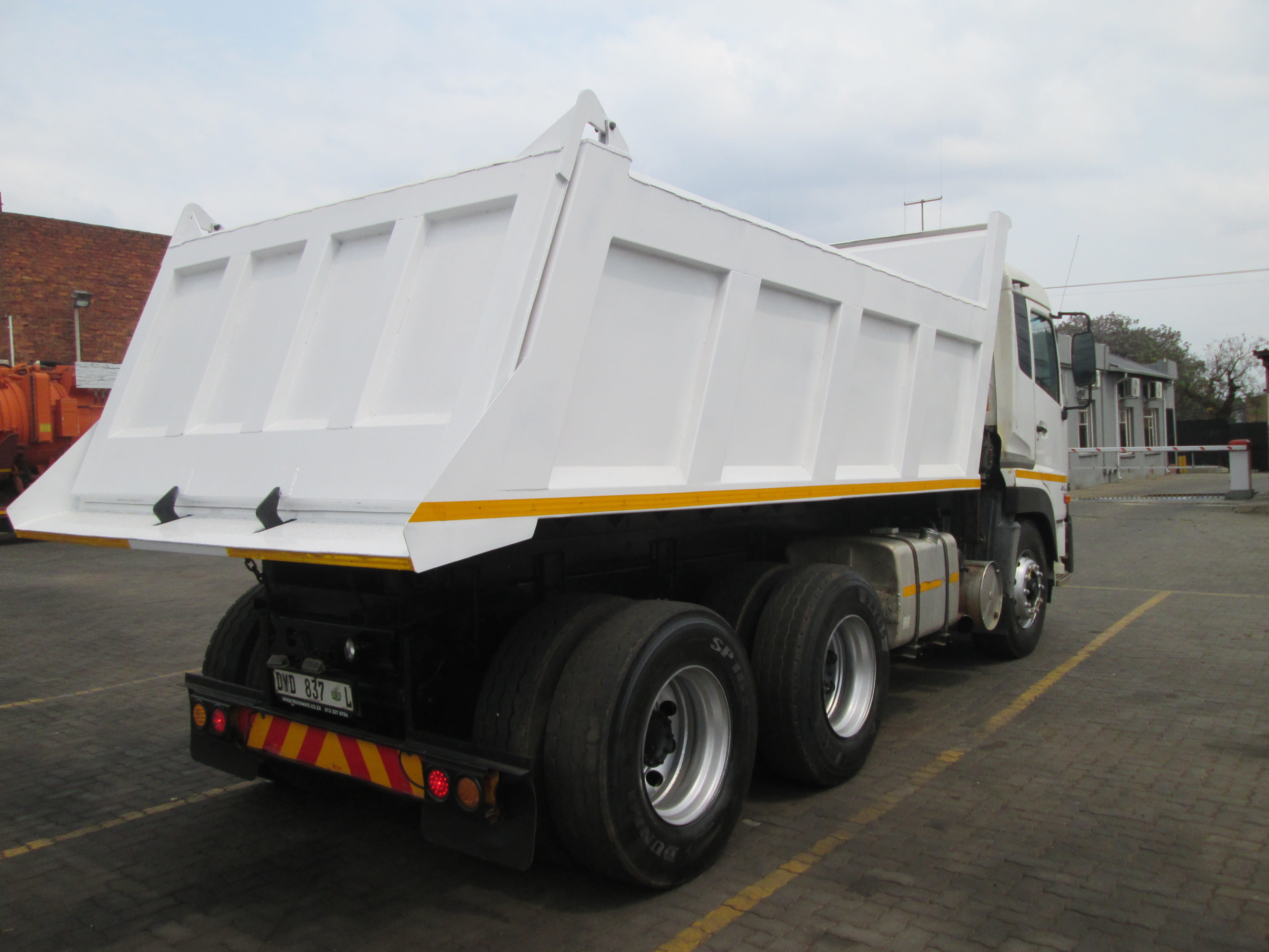 2018 UD QUON GW26-450 10 CUBE TIPPER 366033KM - Image 7
