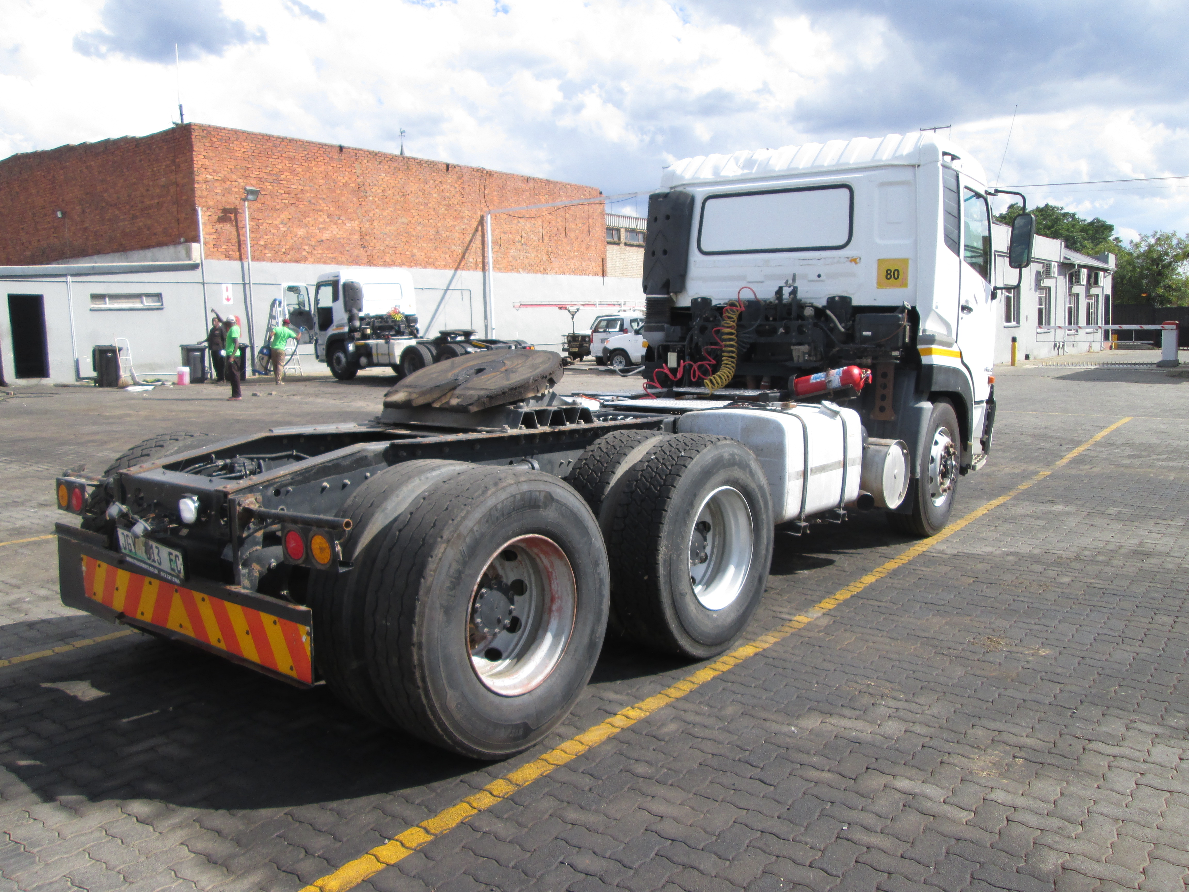2018 UD QUON GW26-450 TRUCK TRACTOR 286211KM - Image 7