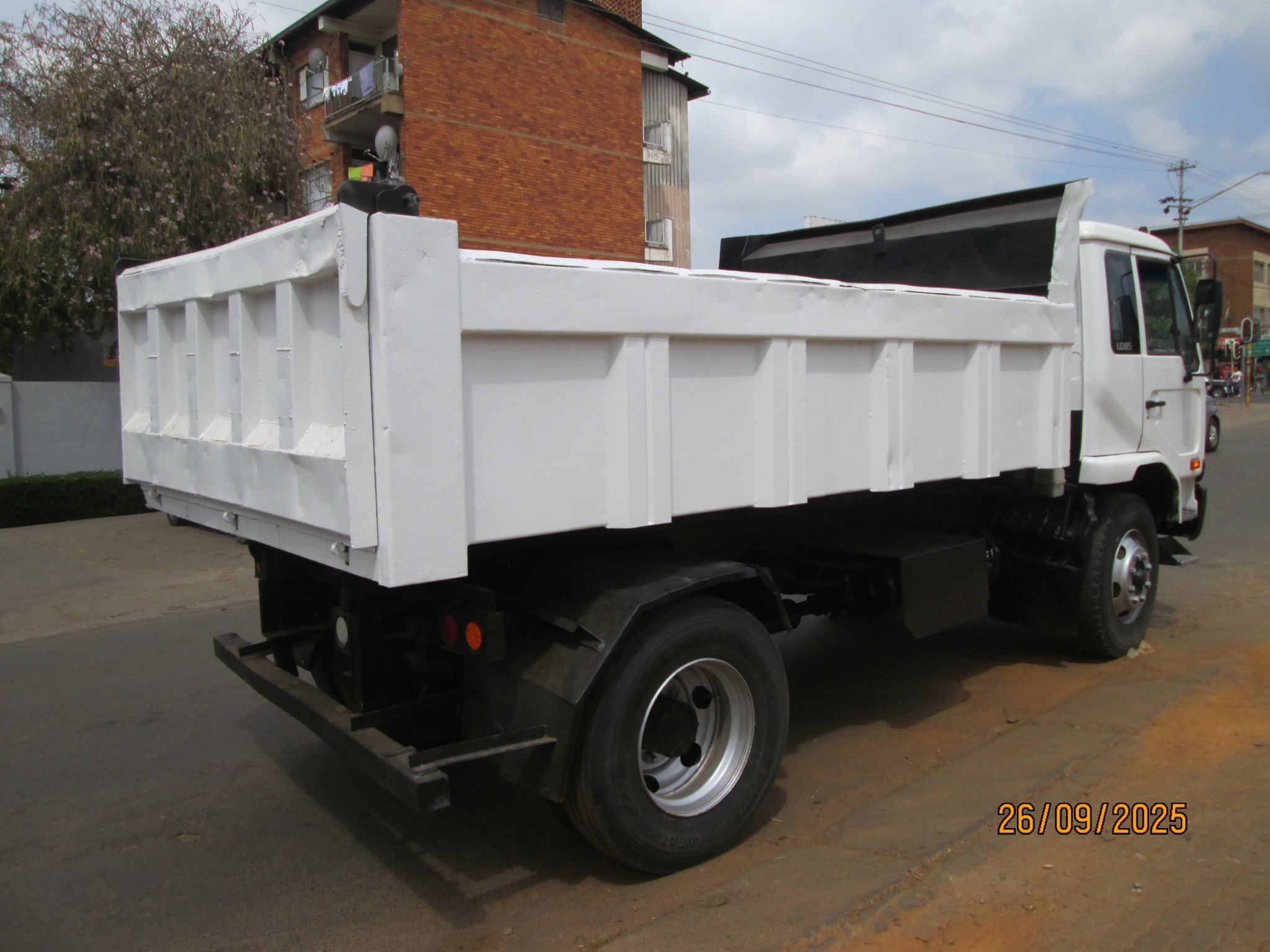2004 UD85 6CUBE TIPPER - Image 7