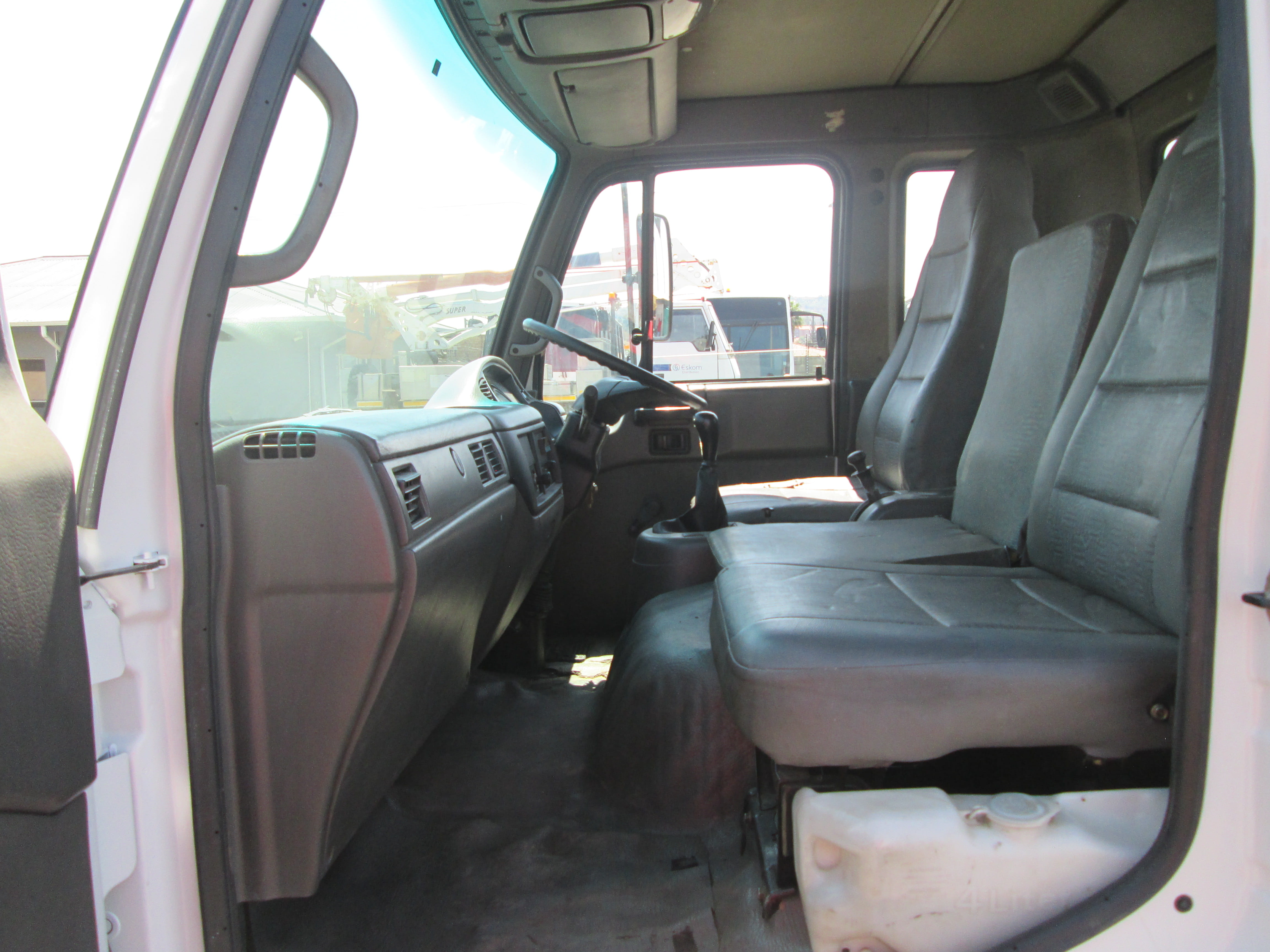 2004 UD60 6TON DROPSIDE WITH CAB MOUNT BONFIGLIOLI P,7200L 20039KM - Image 14