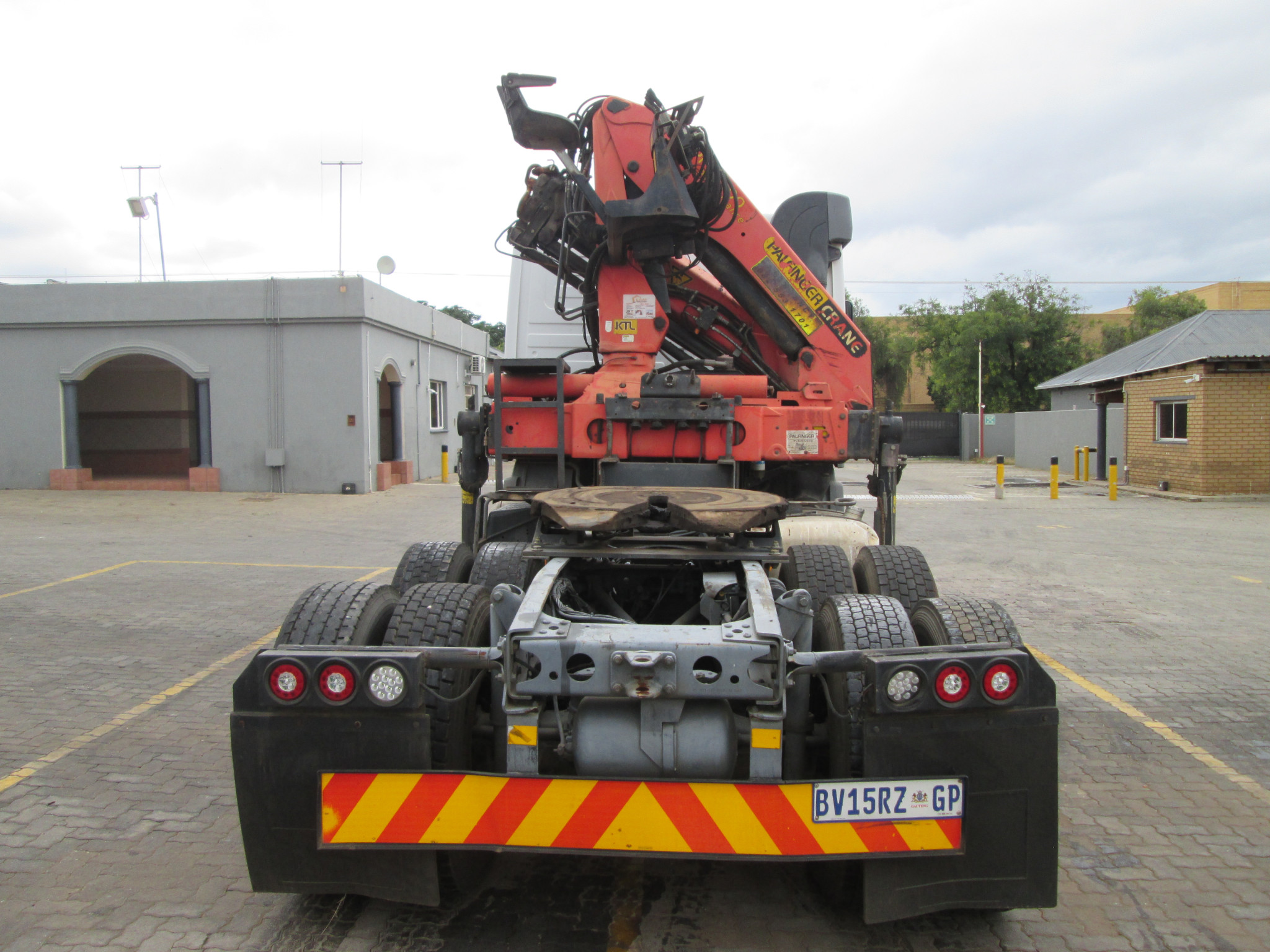 2012 MERCEDES BENZ 3344 TRUCK TRACTOR WITH PK 15500 CRANE - Image 6