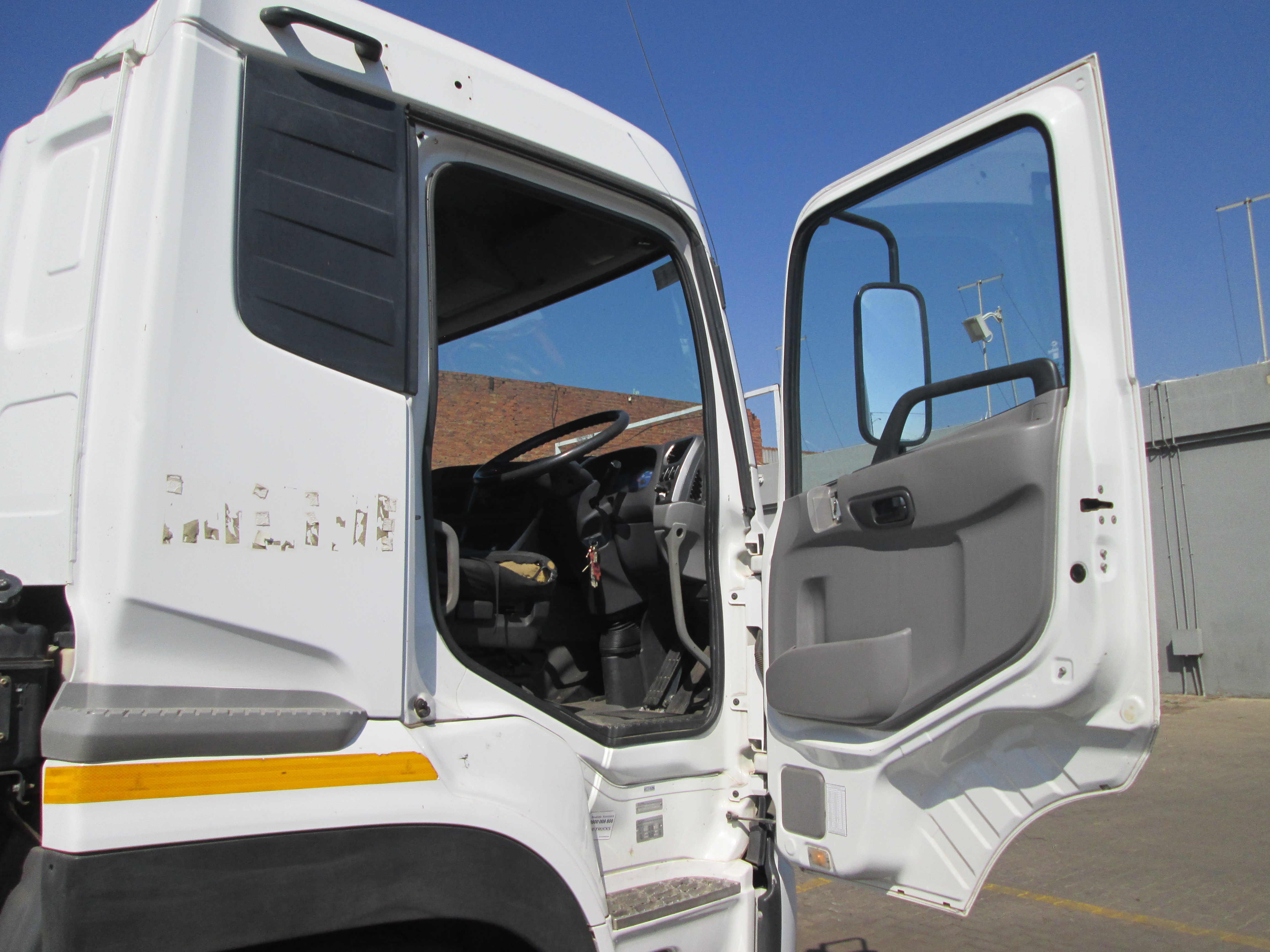 2019 UD QUON GW26-450 TRUCK TRACTOR 217418KM - Image 9