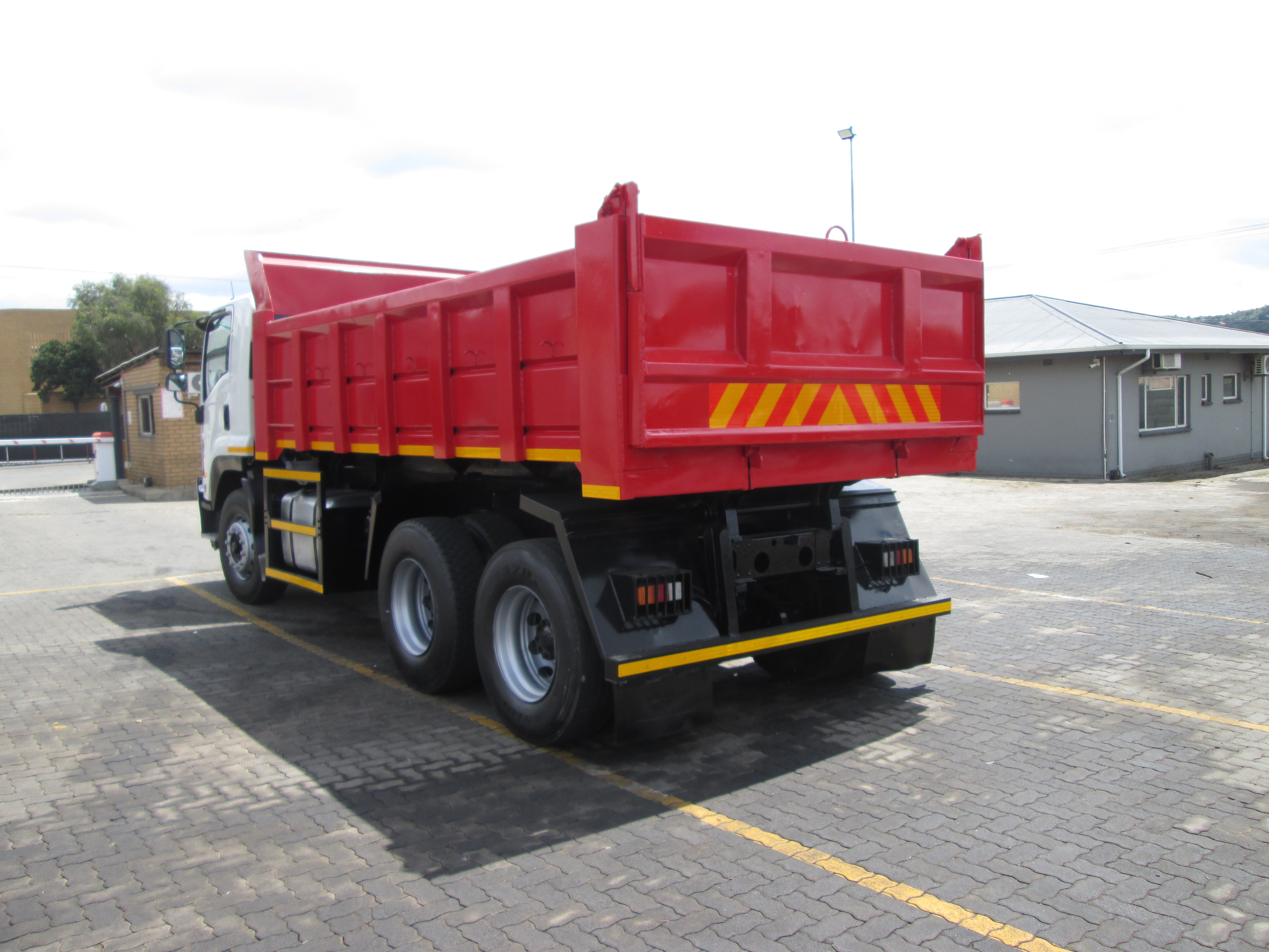 2013 ISUZU FVZ1400 10CUBE TIPPER 344649KM - Image 5