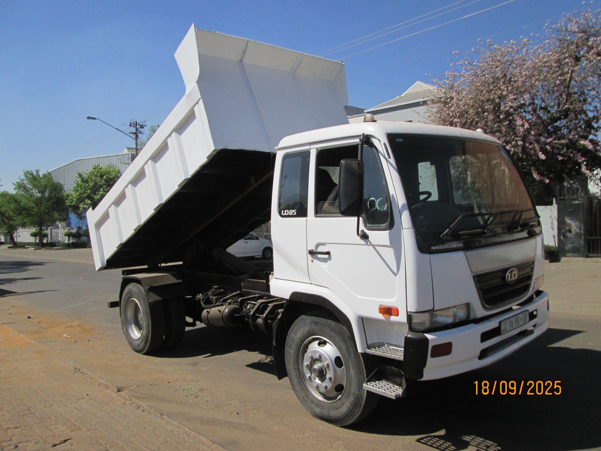 2004 UD85 6CUBE TIPPER - Image 10