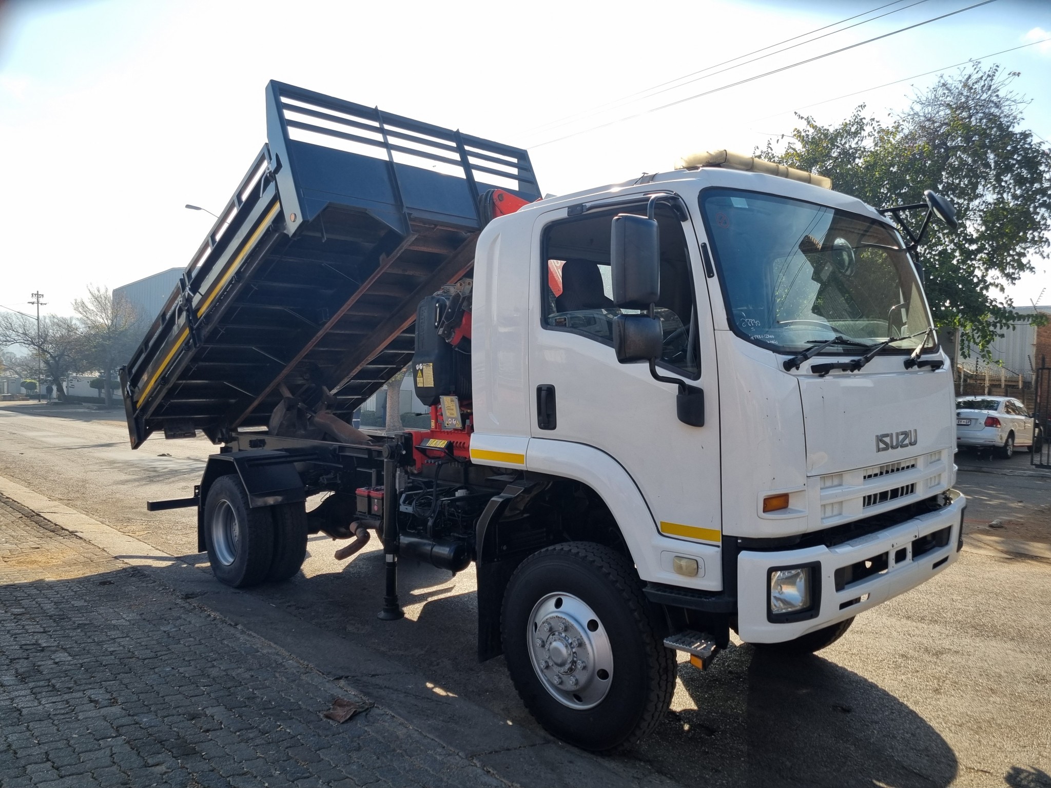2014 ISUZU FTS750 4X4 5CUBE TIPPER DROPSIDE WITH FASSI F65 CRANE - Image 5