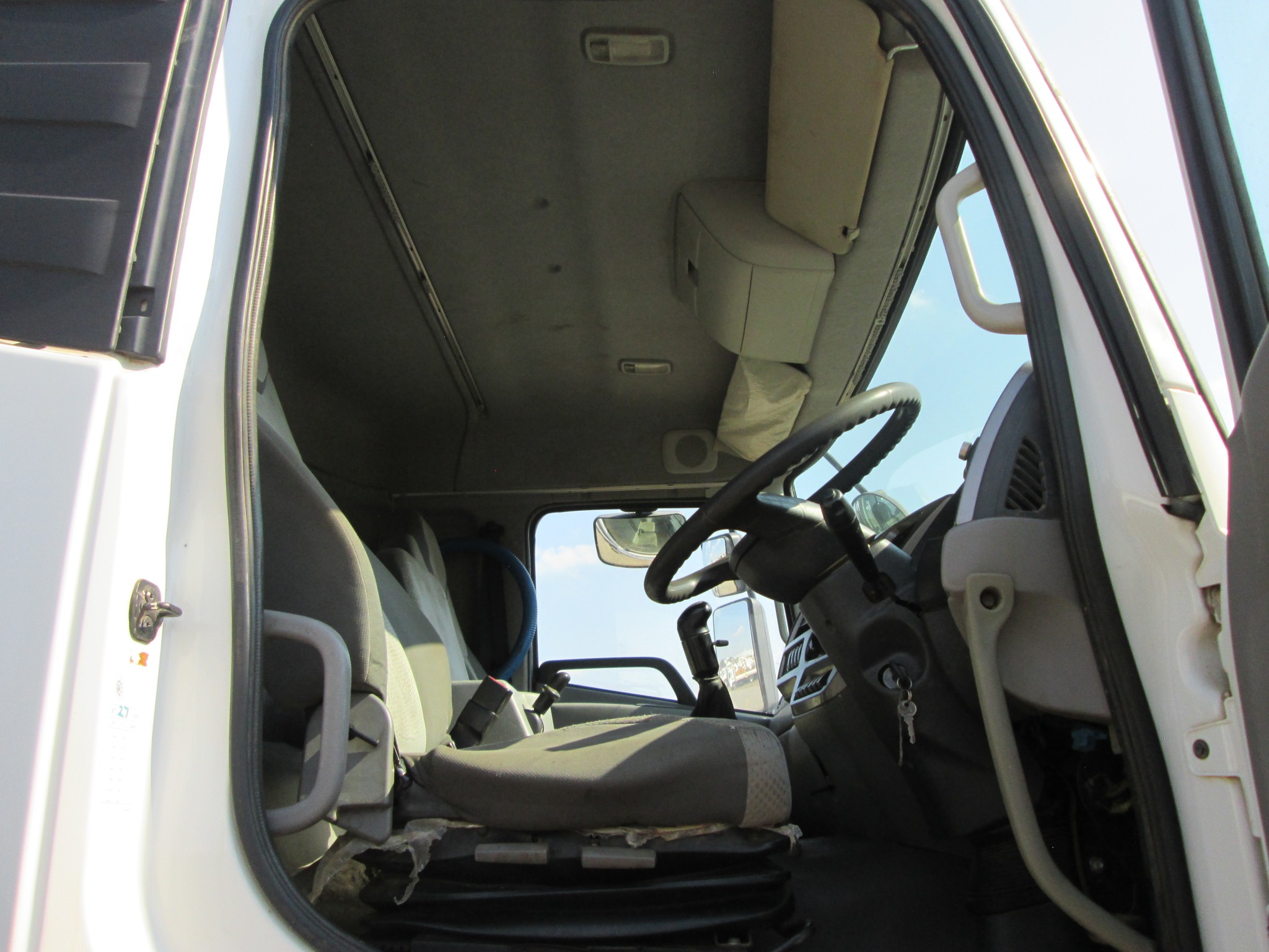 2019 UD QUESTER CGE420 TWINSTEER 18000L WATER TANKER - Image 11